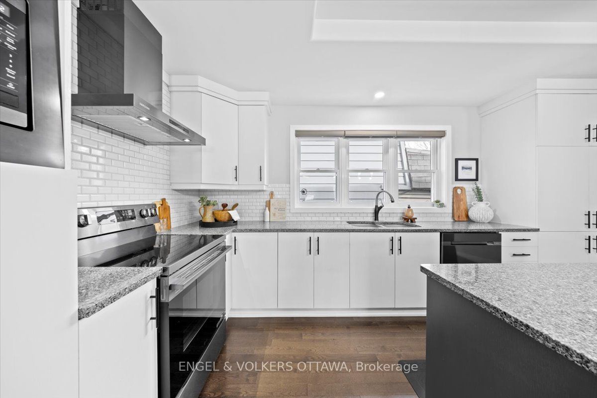 1005 Gold Crescent Property Photo 13