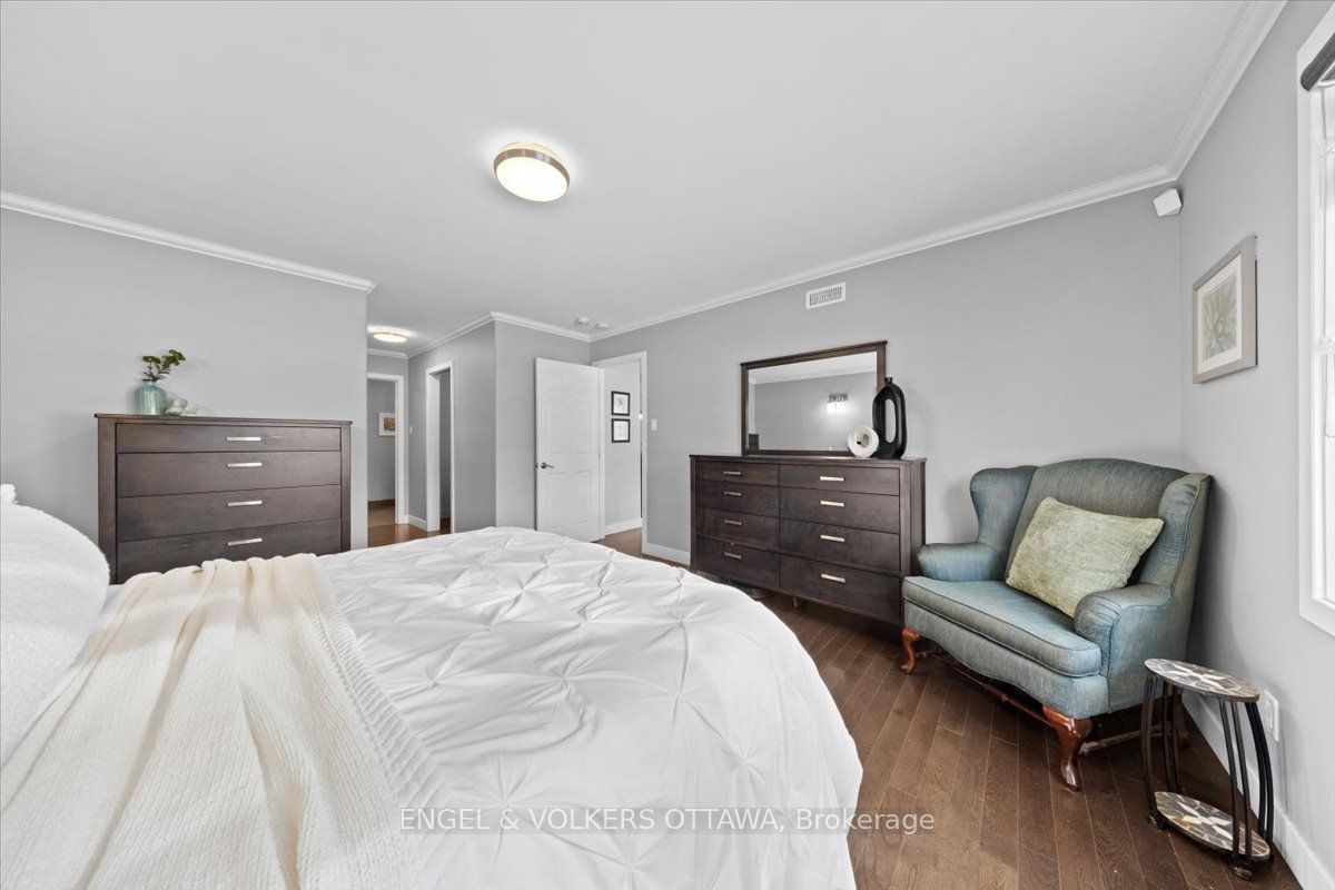 1005 Gold Crescent Property Photo 16