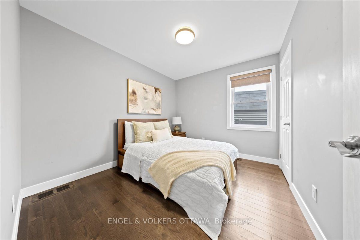 1005 Gold Crescent Property Photo 21
