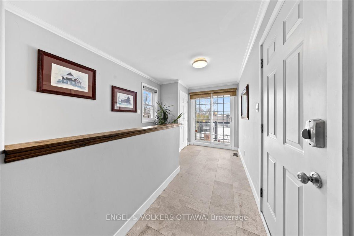 1005 Gold Crescent Property Photo 23