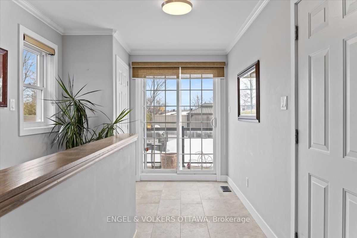 1005 Gold Crescent Property Photo 25