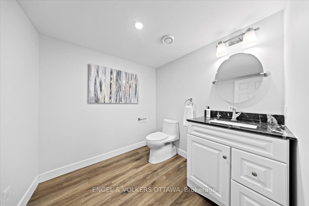 1005 Gold Crescent Property Photo 28