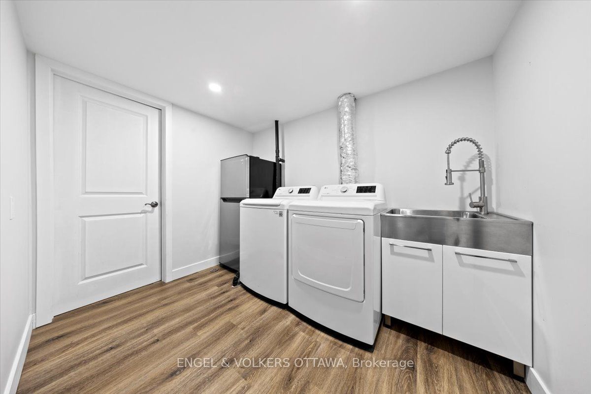 1005 Gold Crescent Property Photo 30
