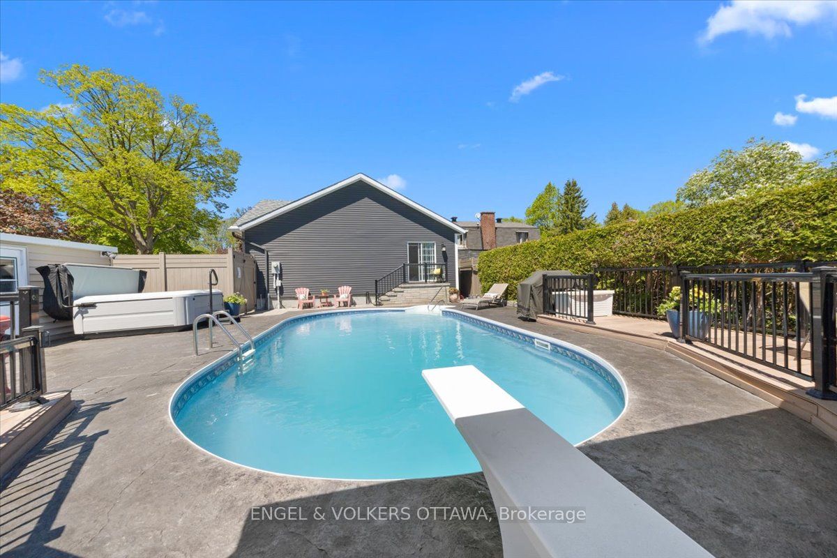 1005 Gold Crescent Property Photo 35