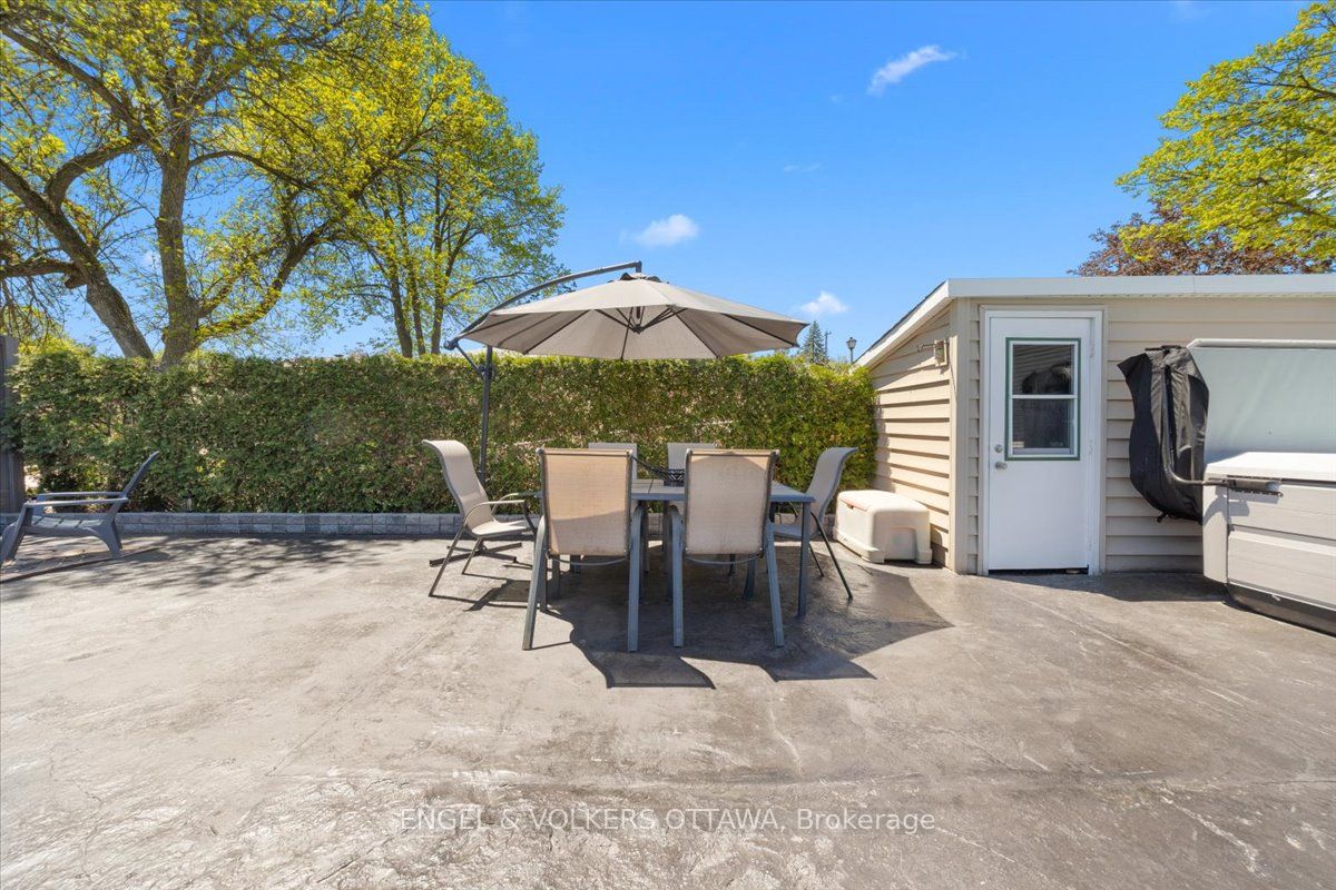 1005 Gold Crescent Property Photo 36