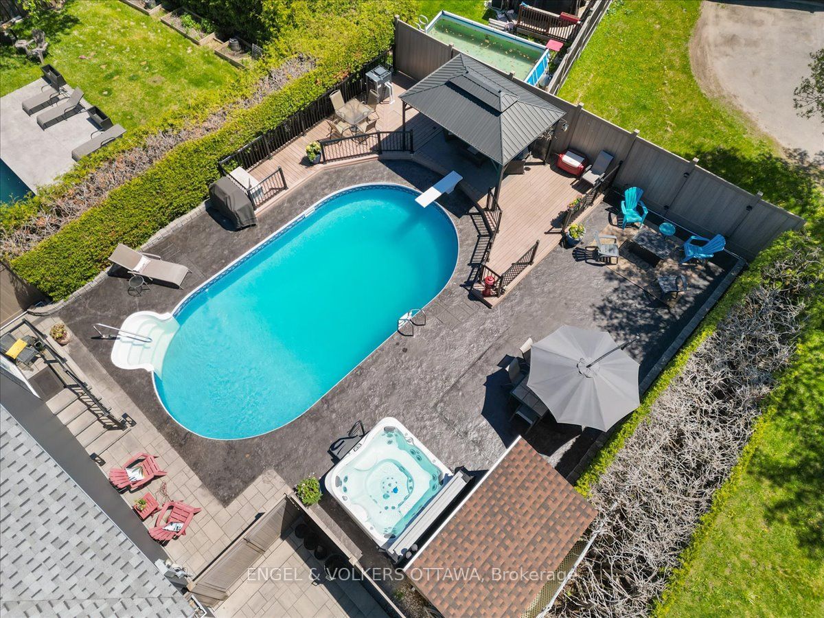 1005 Gold Crescent Property Photo 39