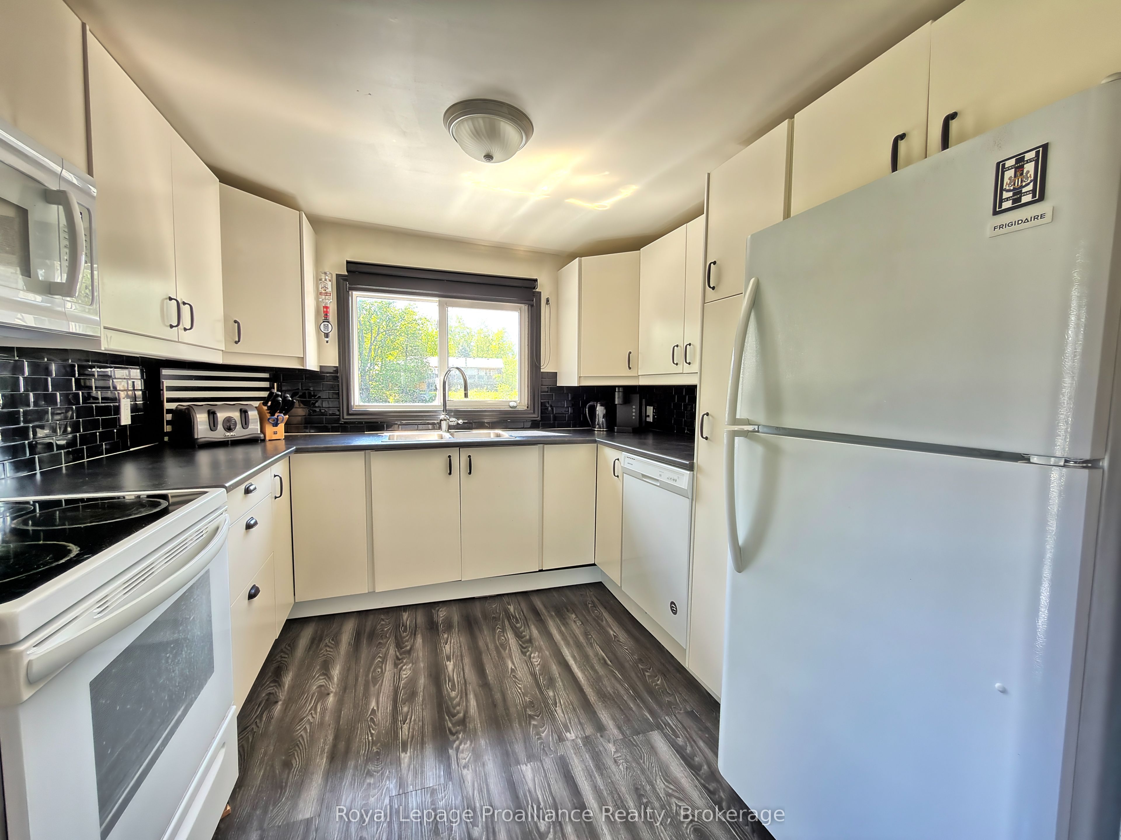 562 Cordova Road Property Photo 7