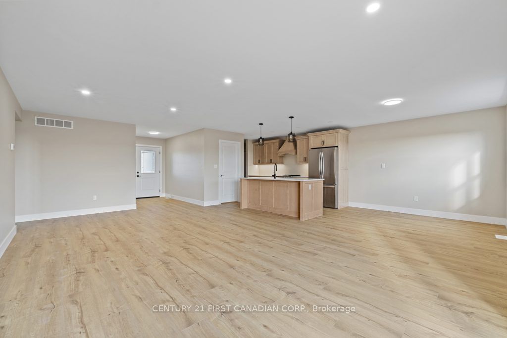 95 Victoria Avenue E Property Photo 8
