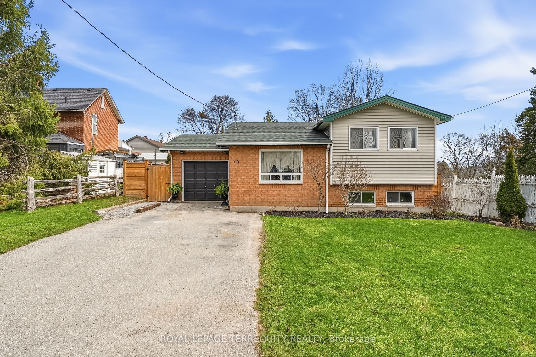 65 Booth Street S Property Photo 4
