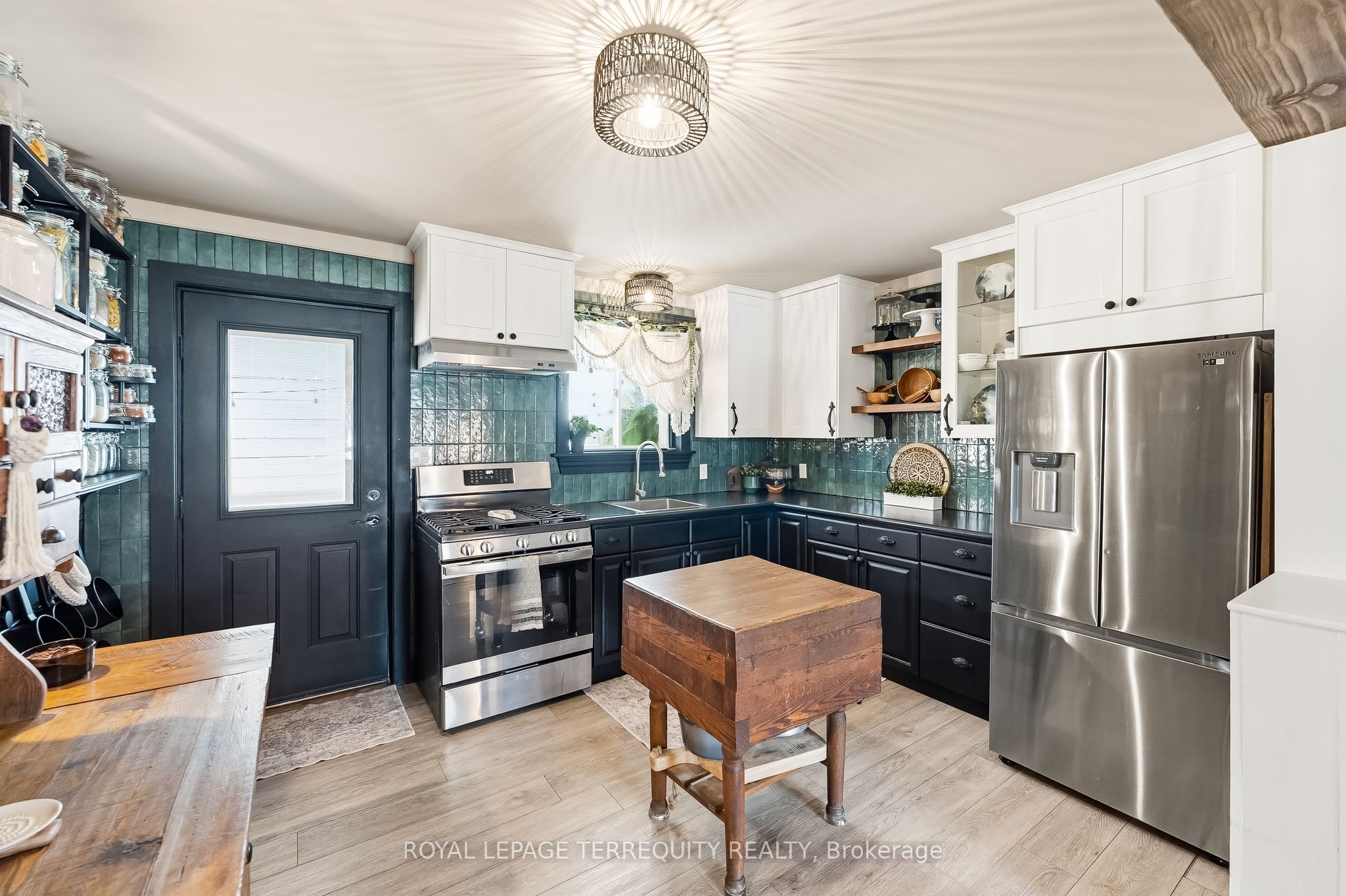 65 Booth Street S Property Photo 11