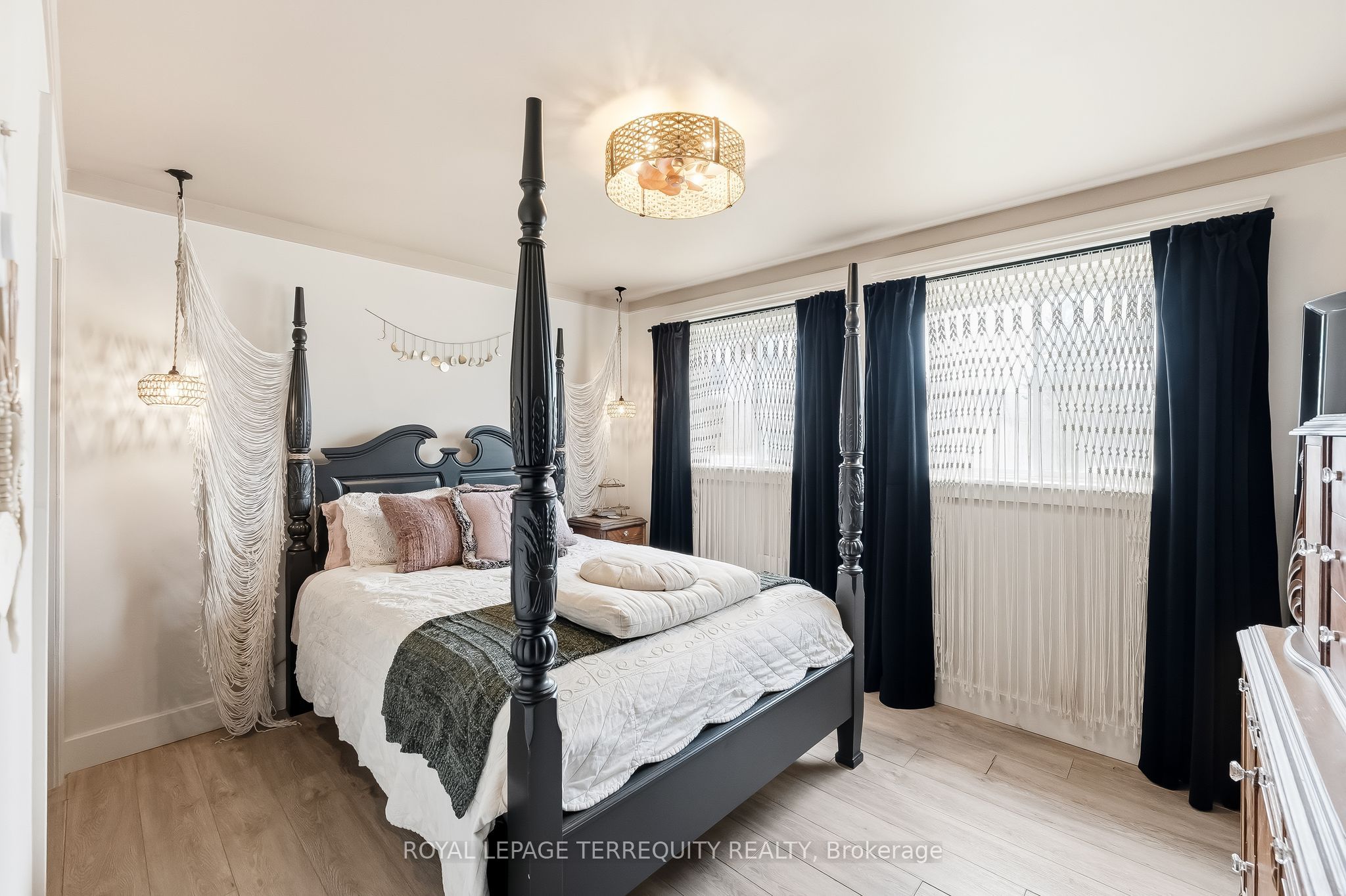 65 Booth Street S Property Photo 15
