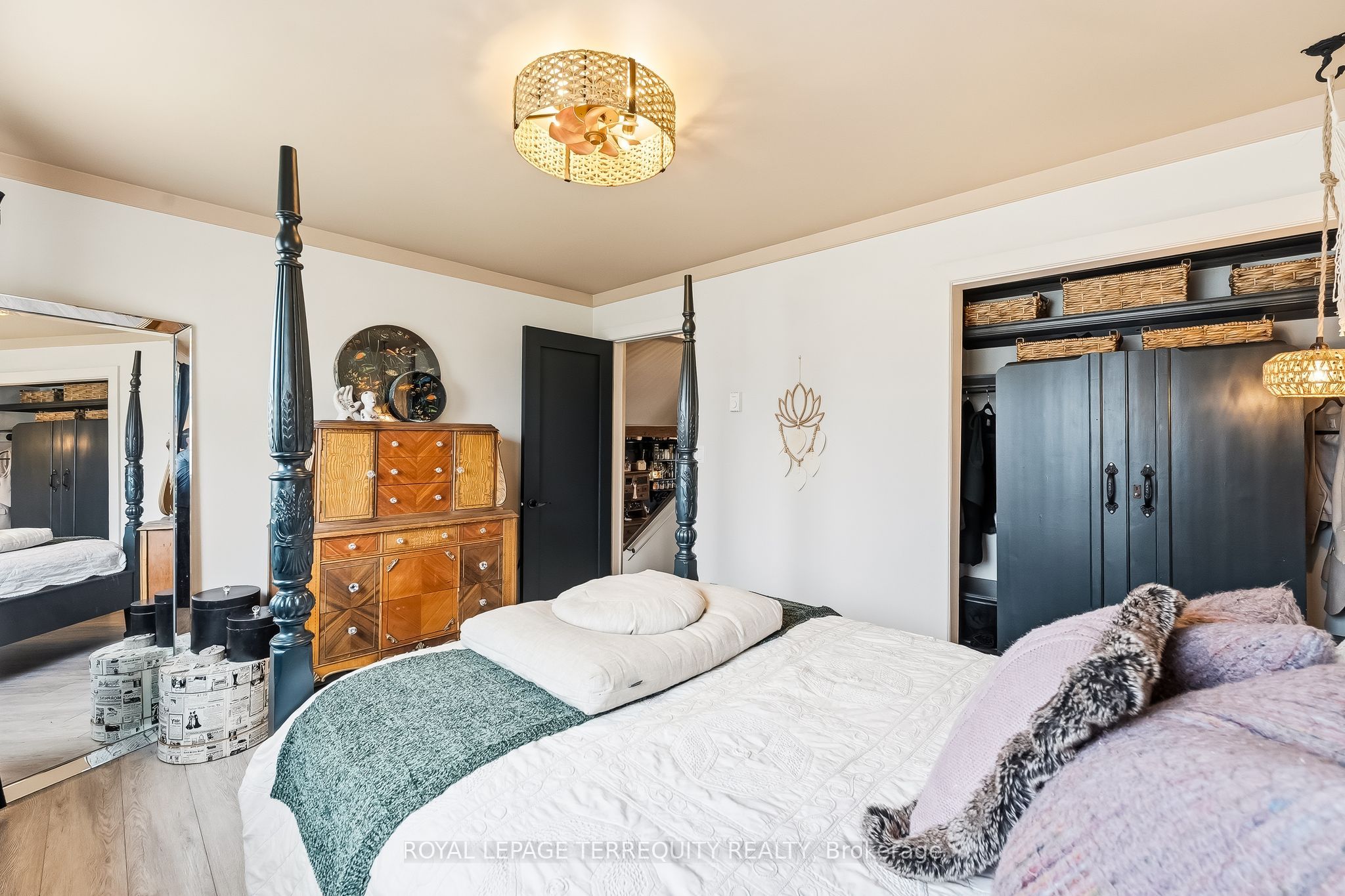 65 Booth Street S Property Photo 16