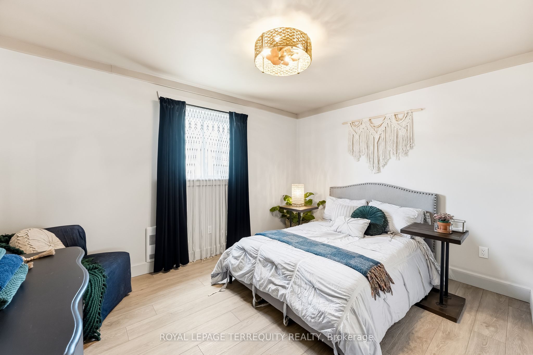 65 Booth Street S Property Photo 17
