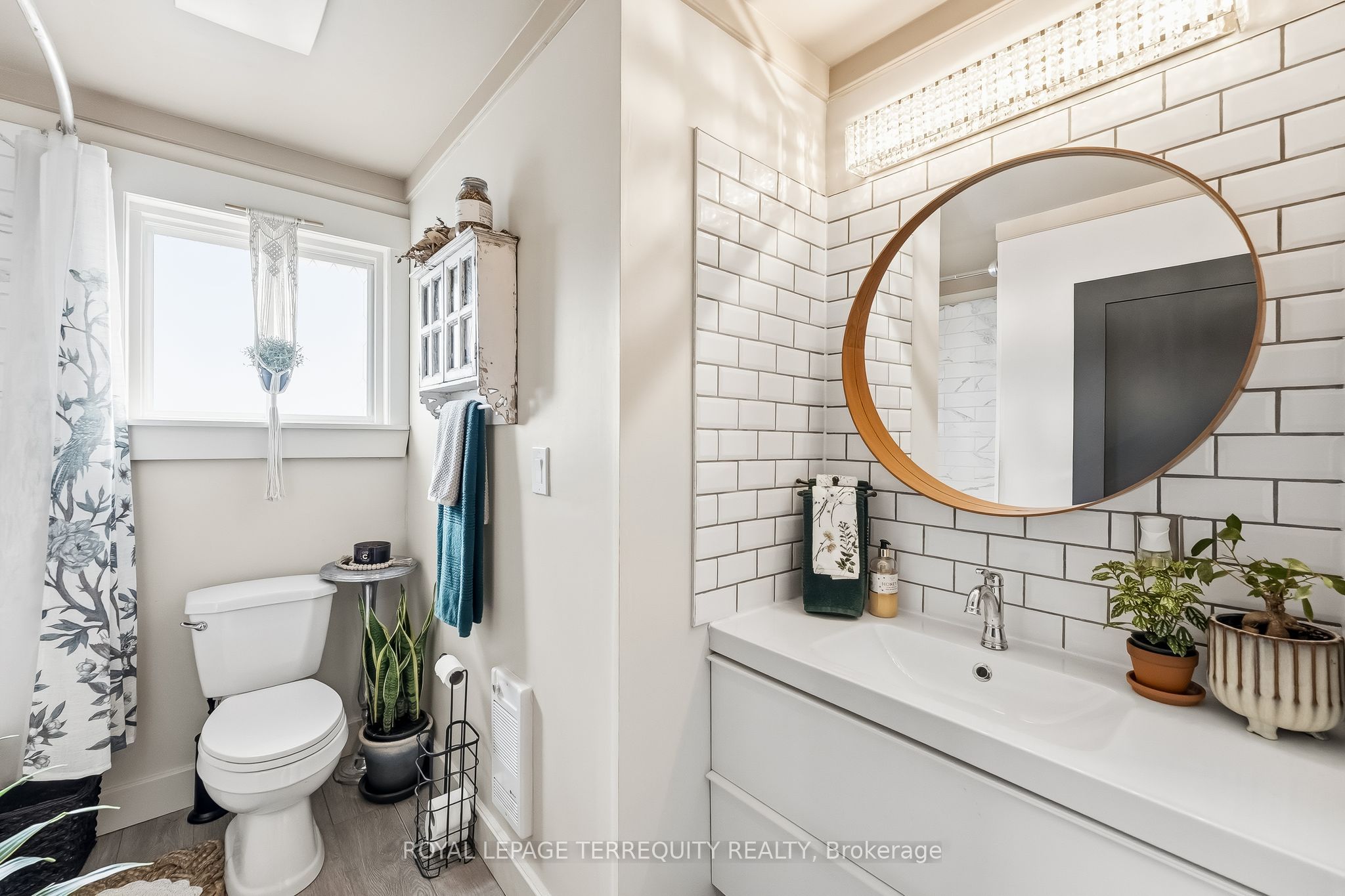 65 Booth Street S Property Photo 19