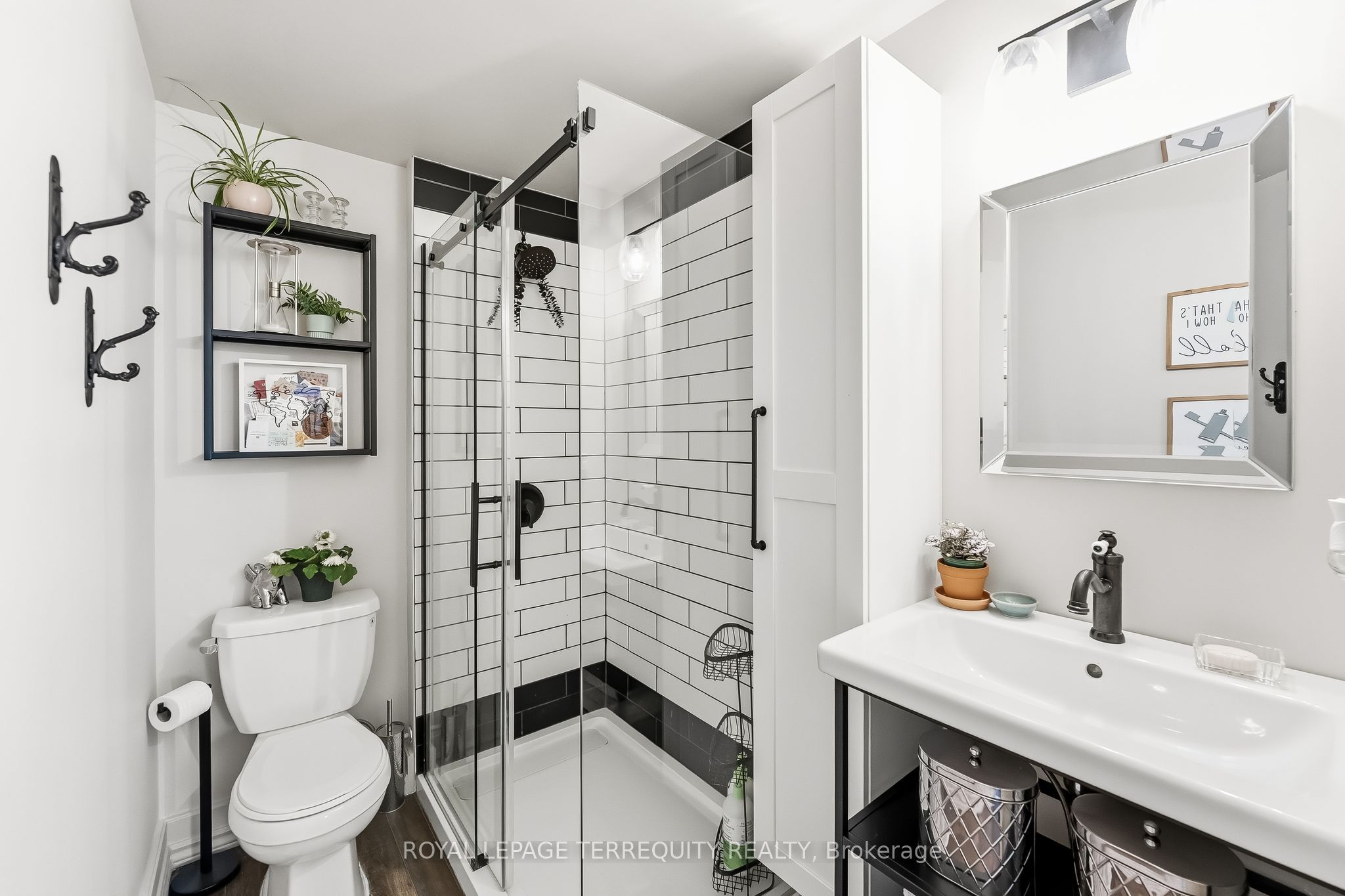 65 Booth Street S Property Photo 40