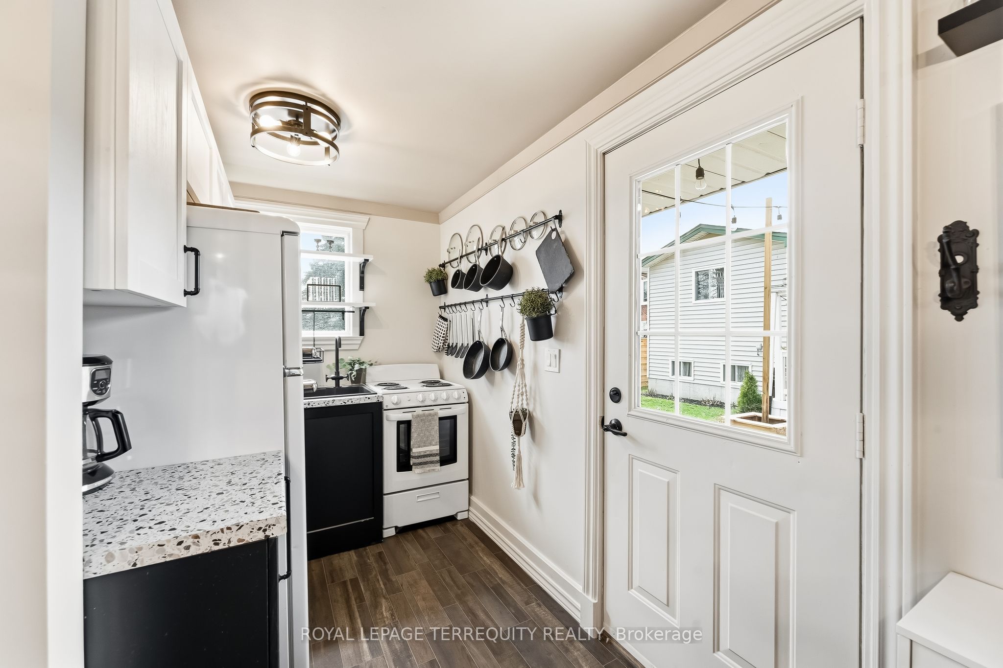 65 Booth Street S Property Photo 41