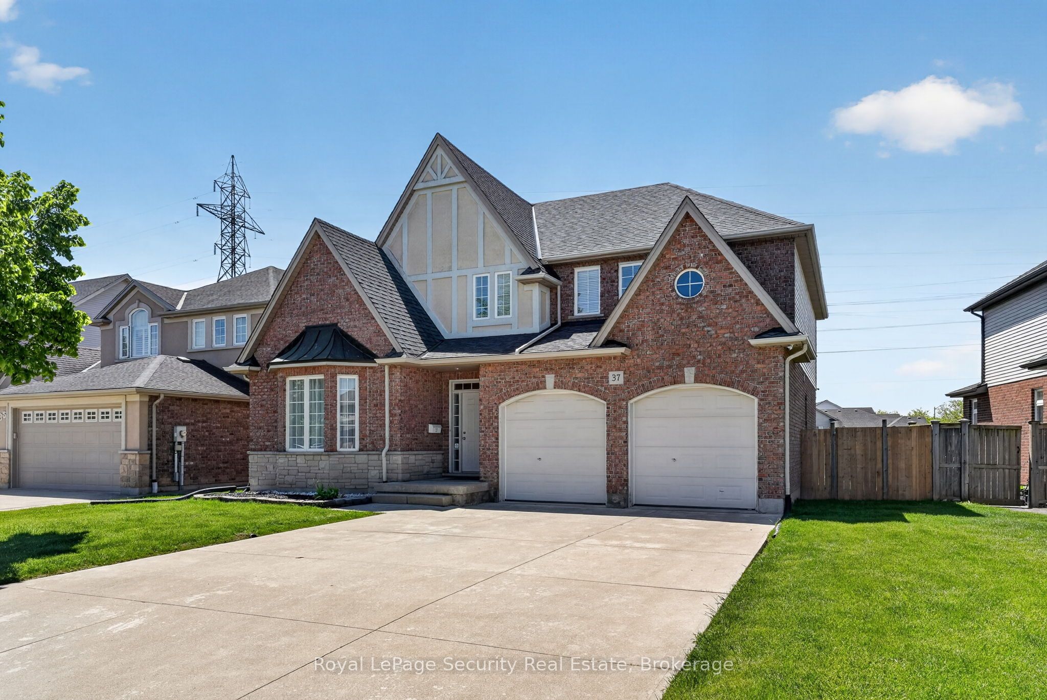 37 Fredonia Crescent Property Photo 1