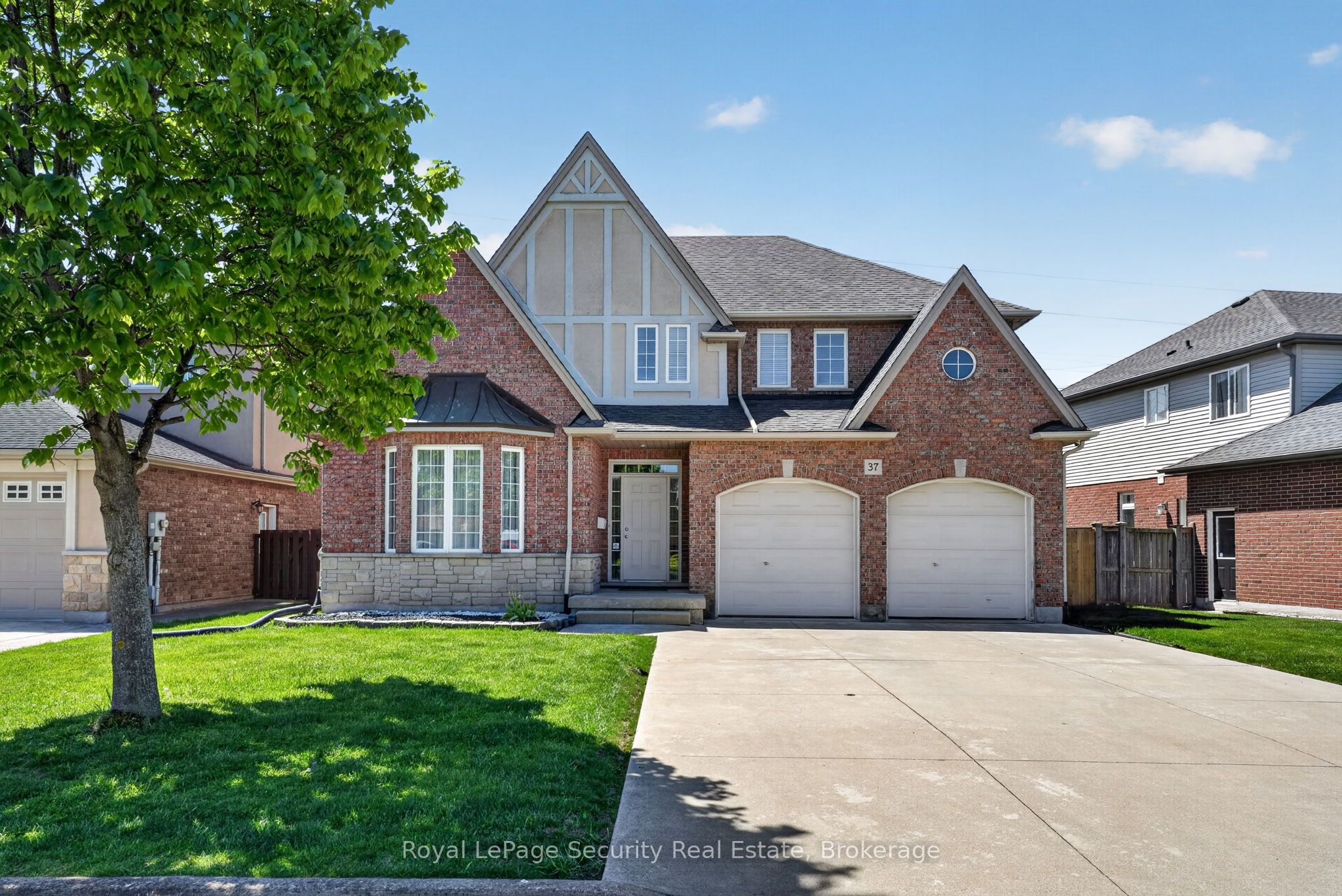 37 Fredonia Crescent Property Photo 2