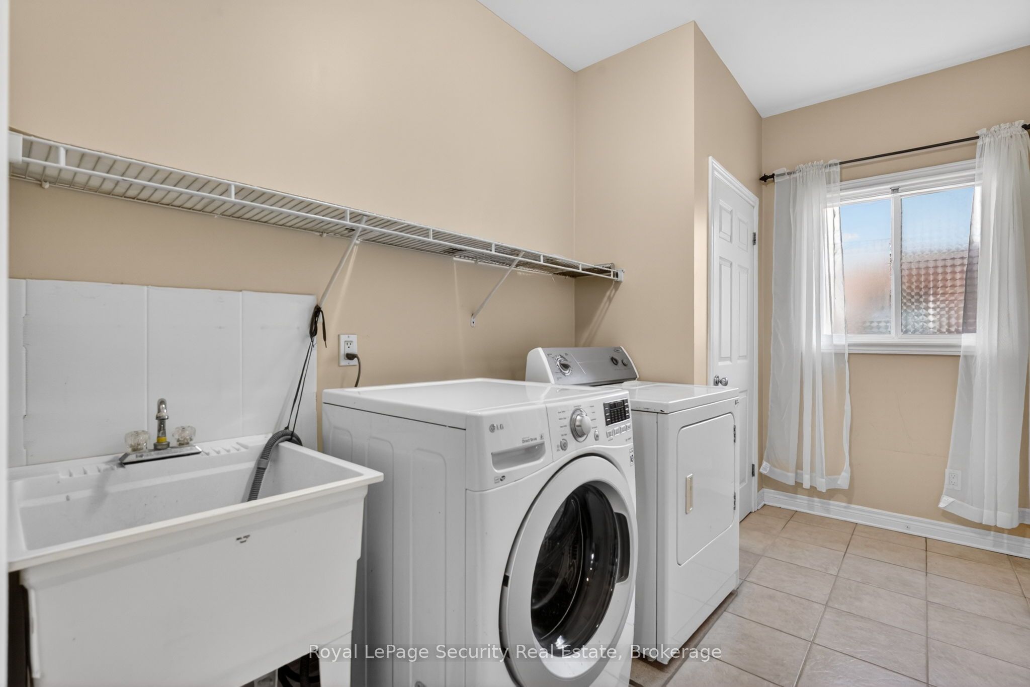 37 Fredonia Crescent Property Photo 22