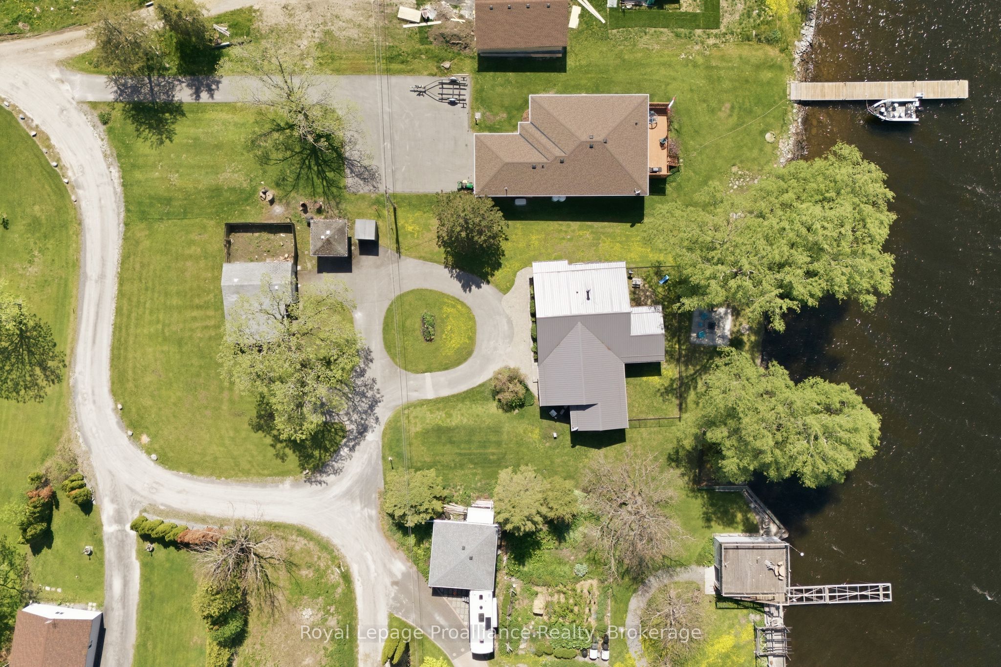 33 Peats Point Lane Property Photo 3