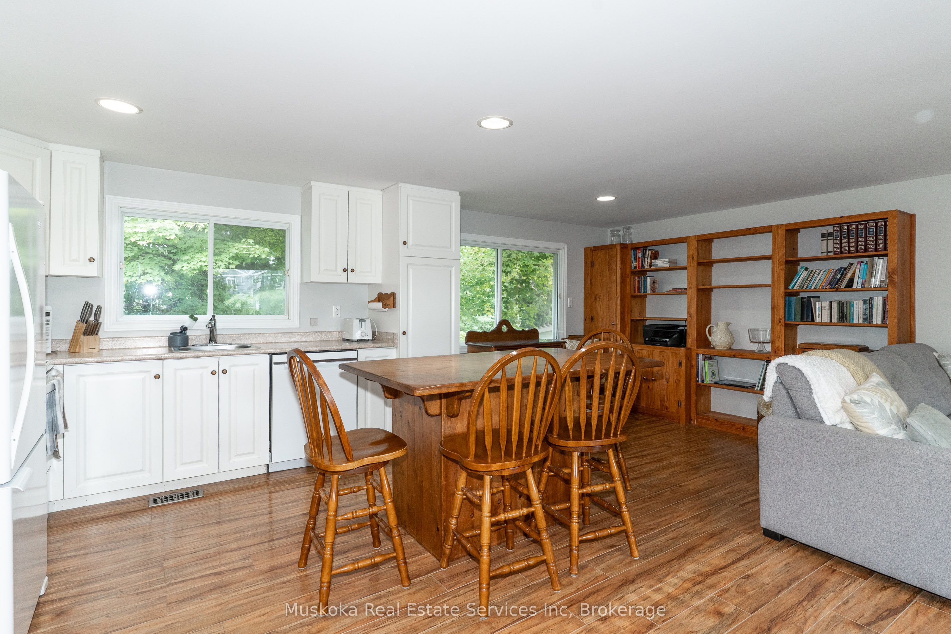 250 Wapaska Crescent Property Photo 4