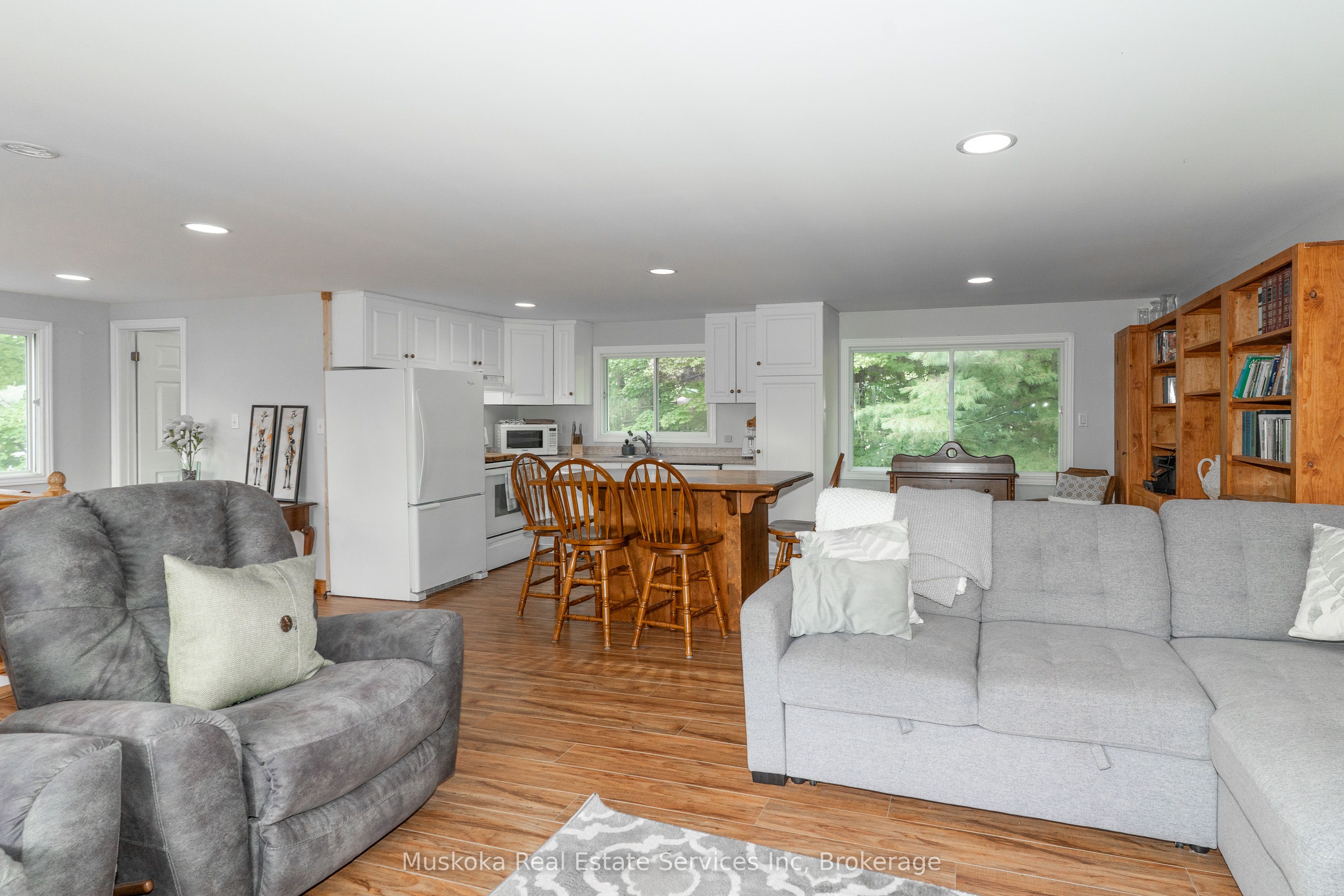 250 Wapaska Crescent Property Photo 11