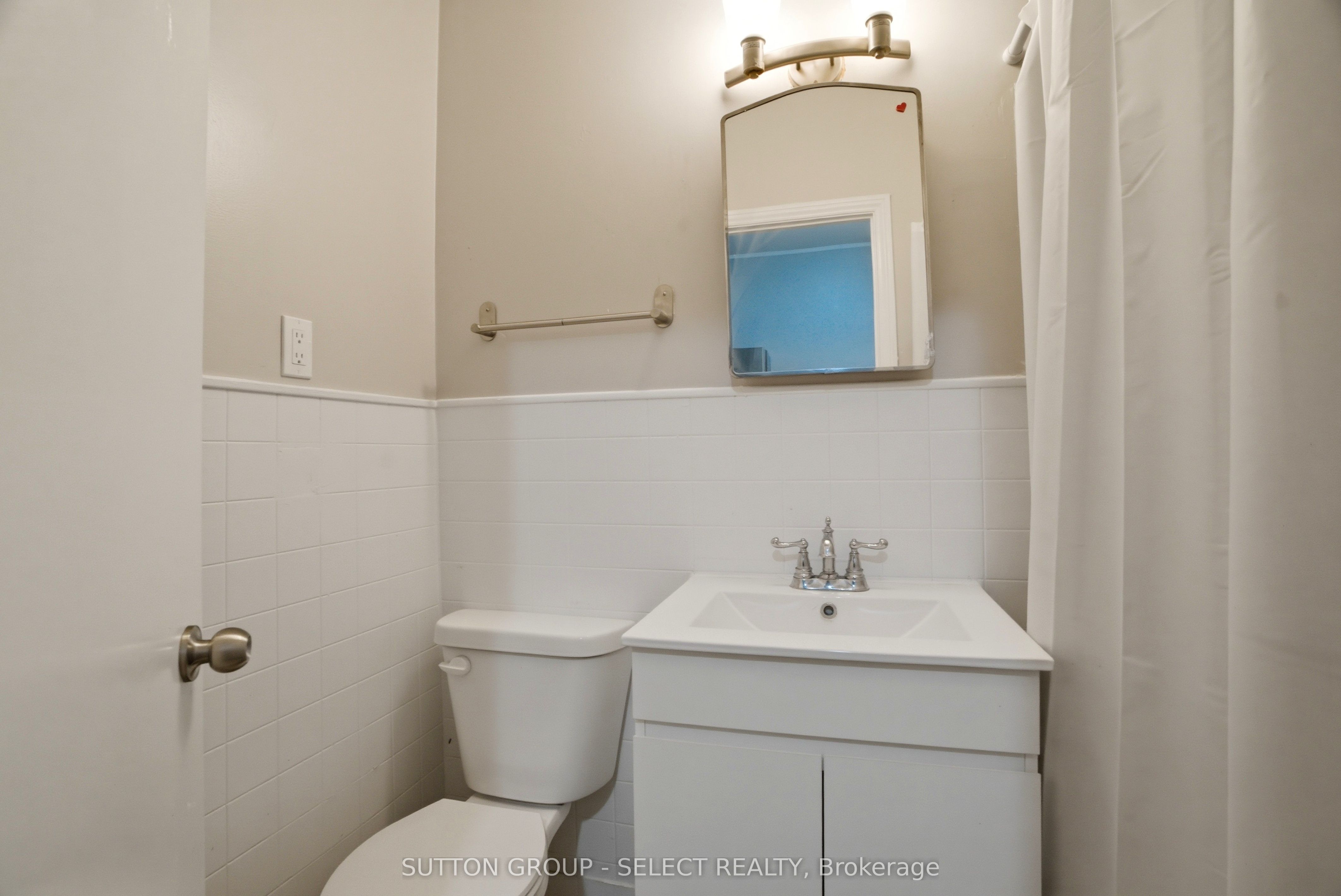196-198 Queen Street E Property Photo 17
