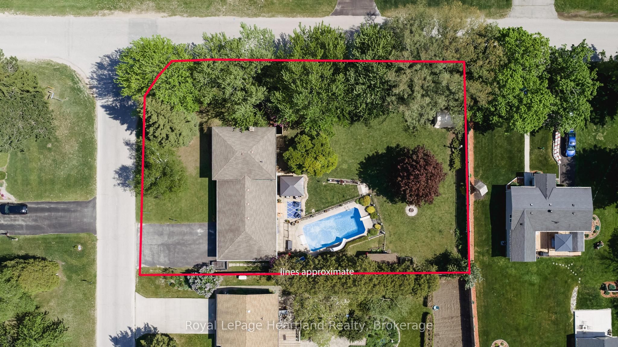 36589 Dunlop Drive Property Photo 2