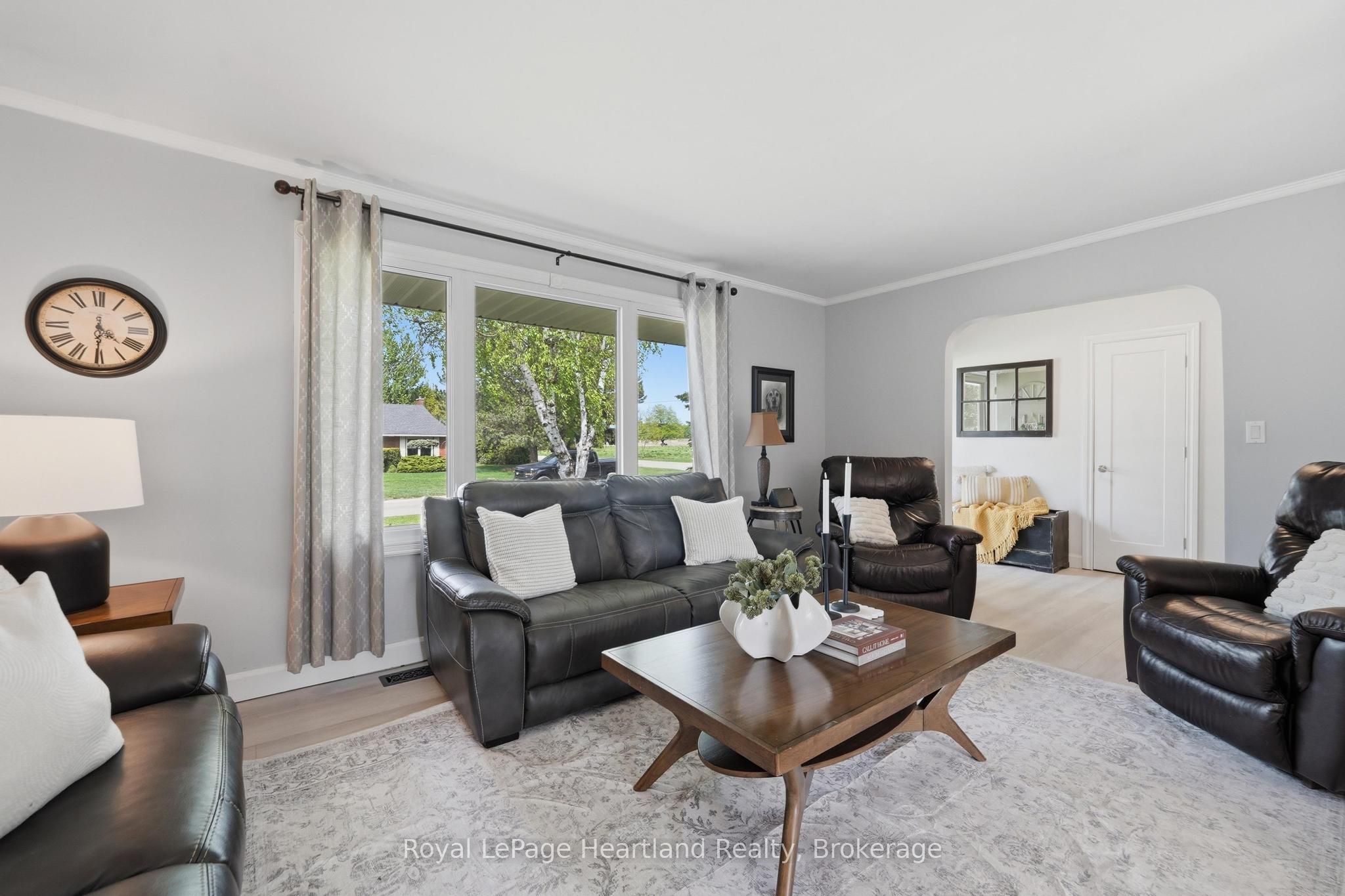 36589 Dunlop Drive Property Photo 6