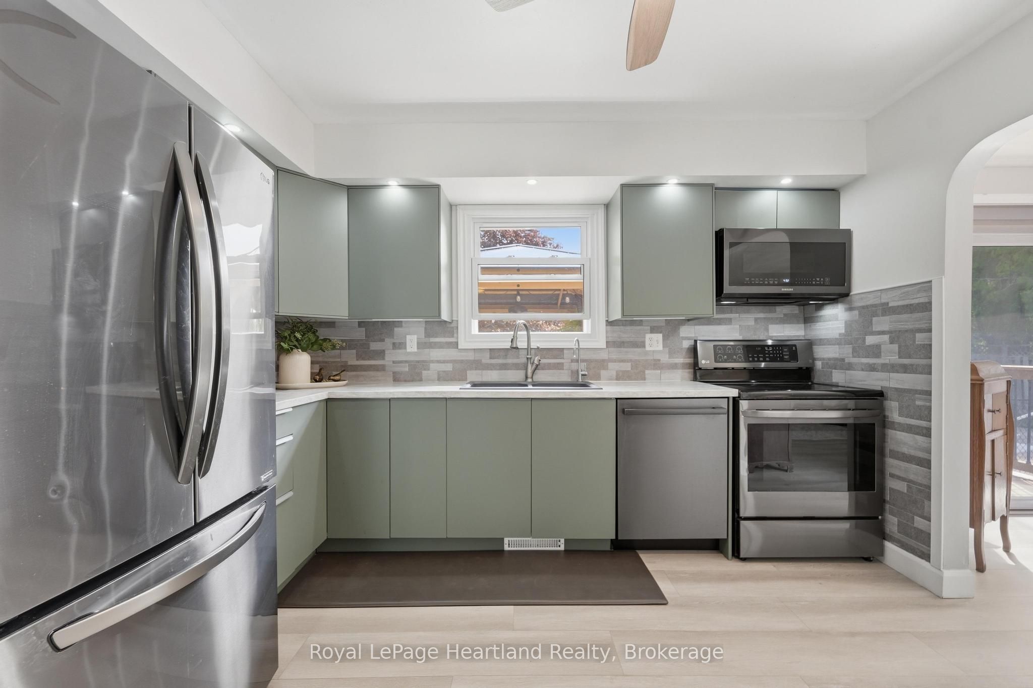 36589 Dunlop Drive Property Photo 11