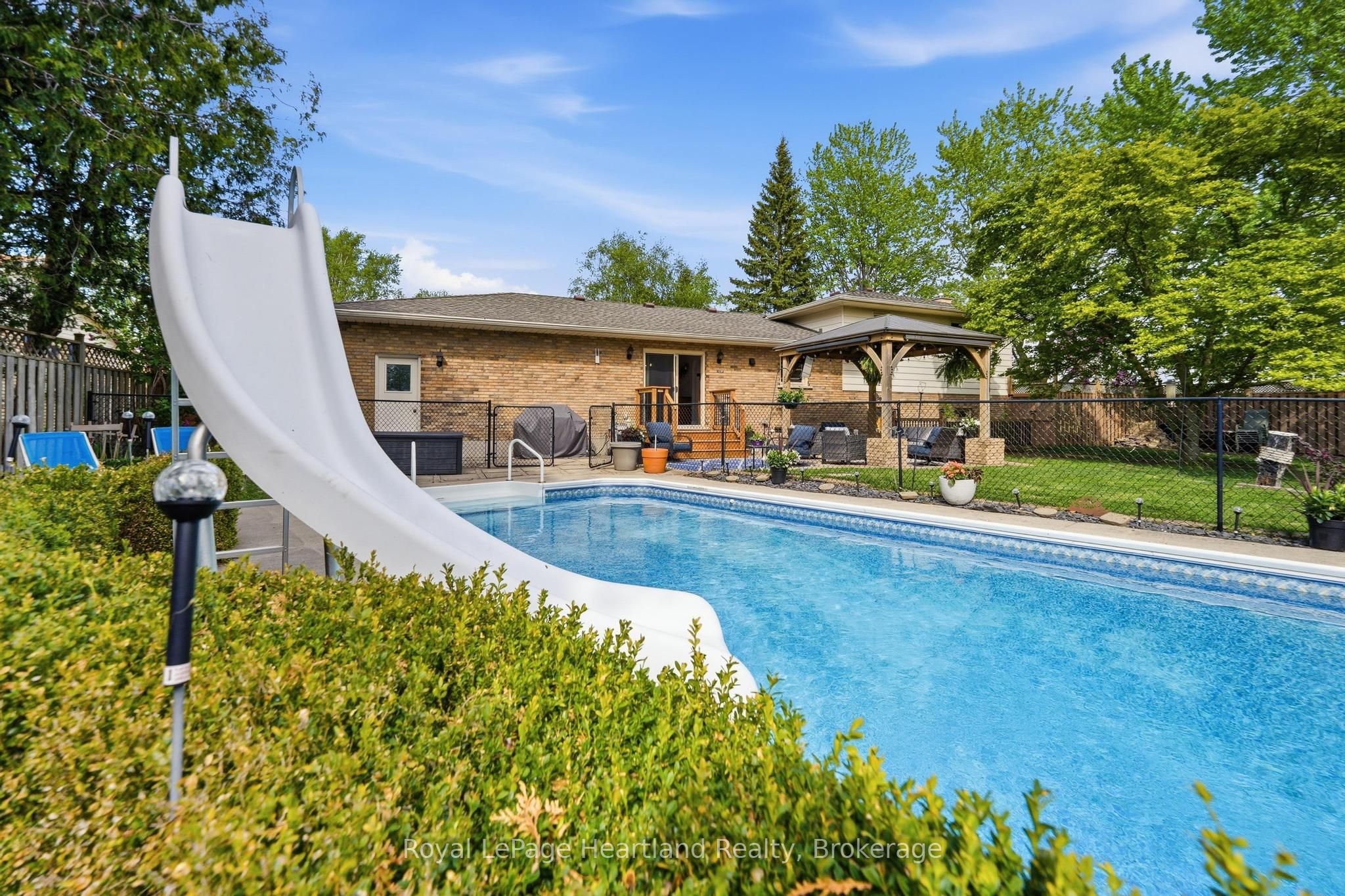 36589 Dunlop Drive Property Photo 34