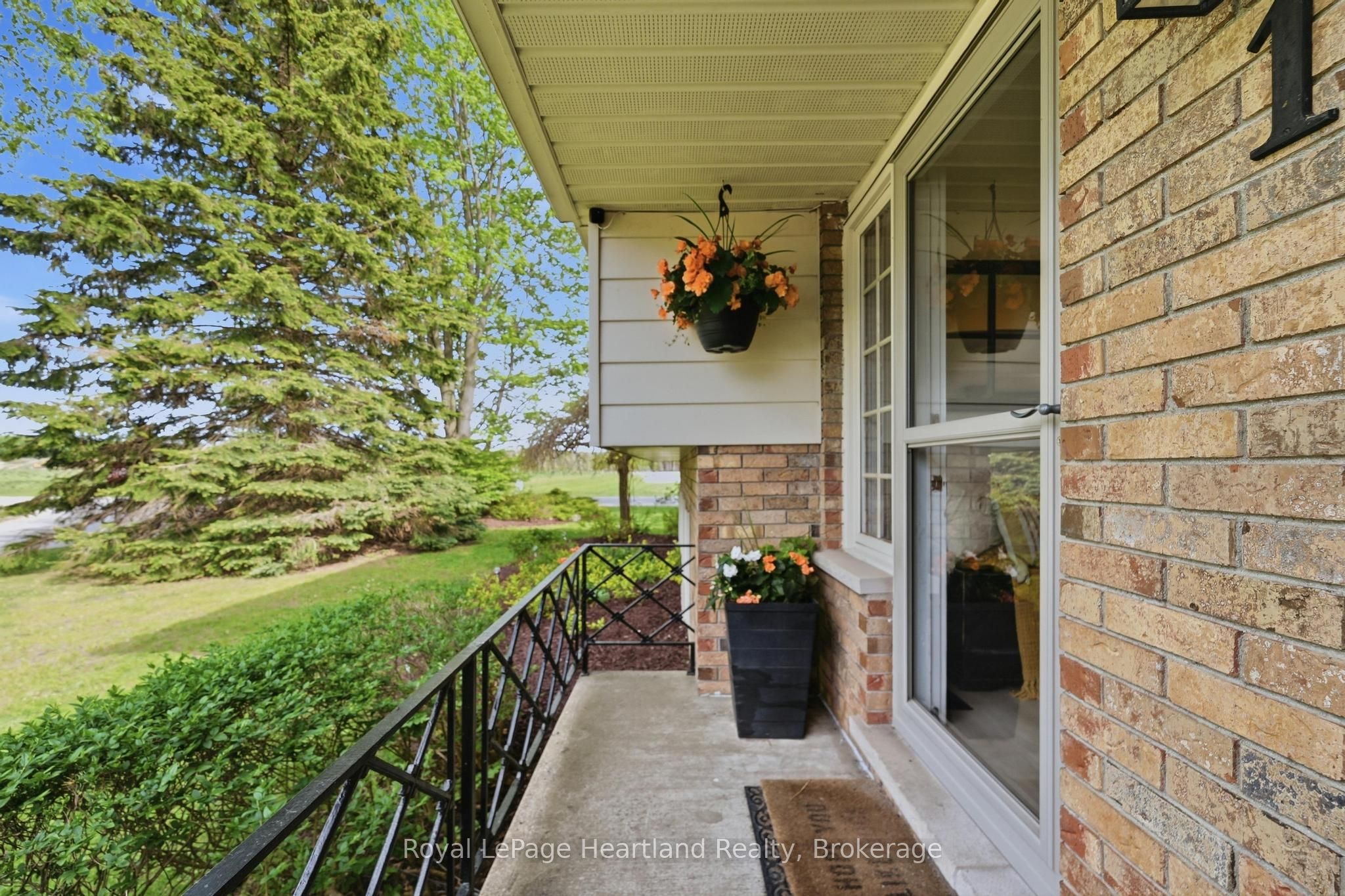36589 Dunlop Drive Property Photo 37