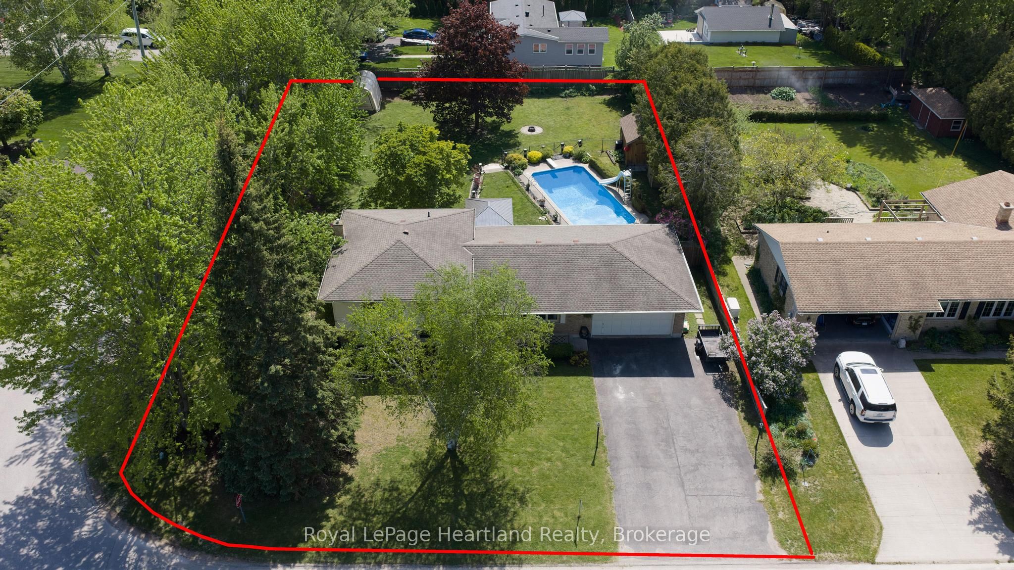 36589 Dunlop Drive Property Photo 39