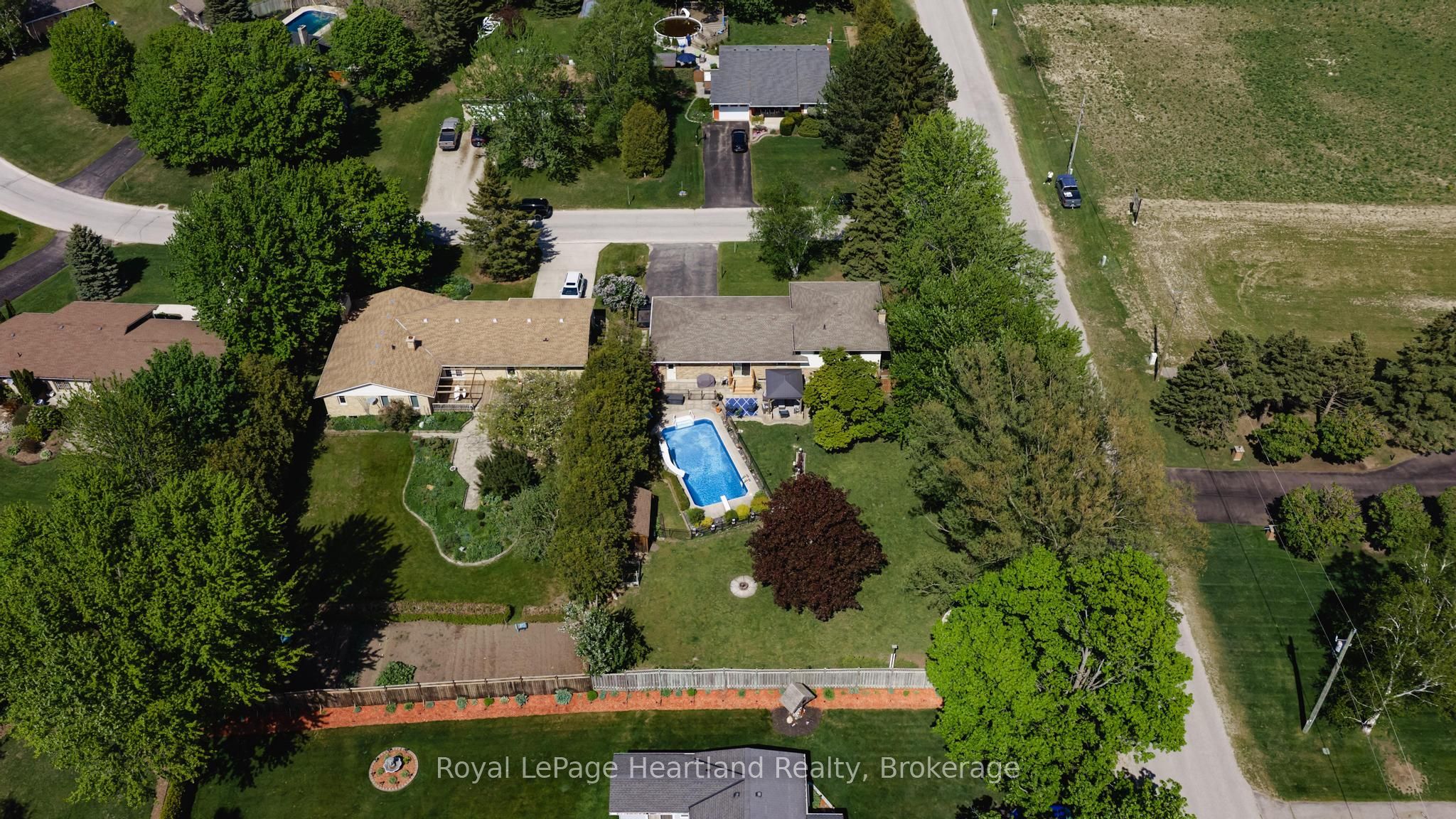 36589 Dunlop Drive Property Photo 40