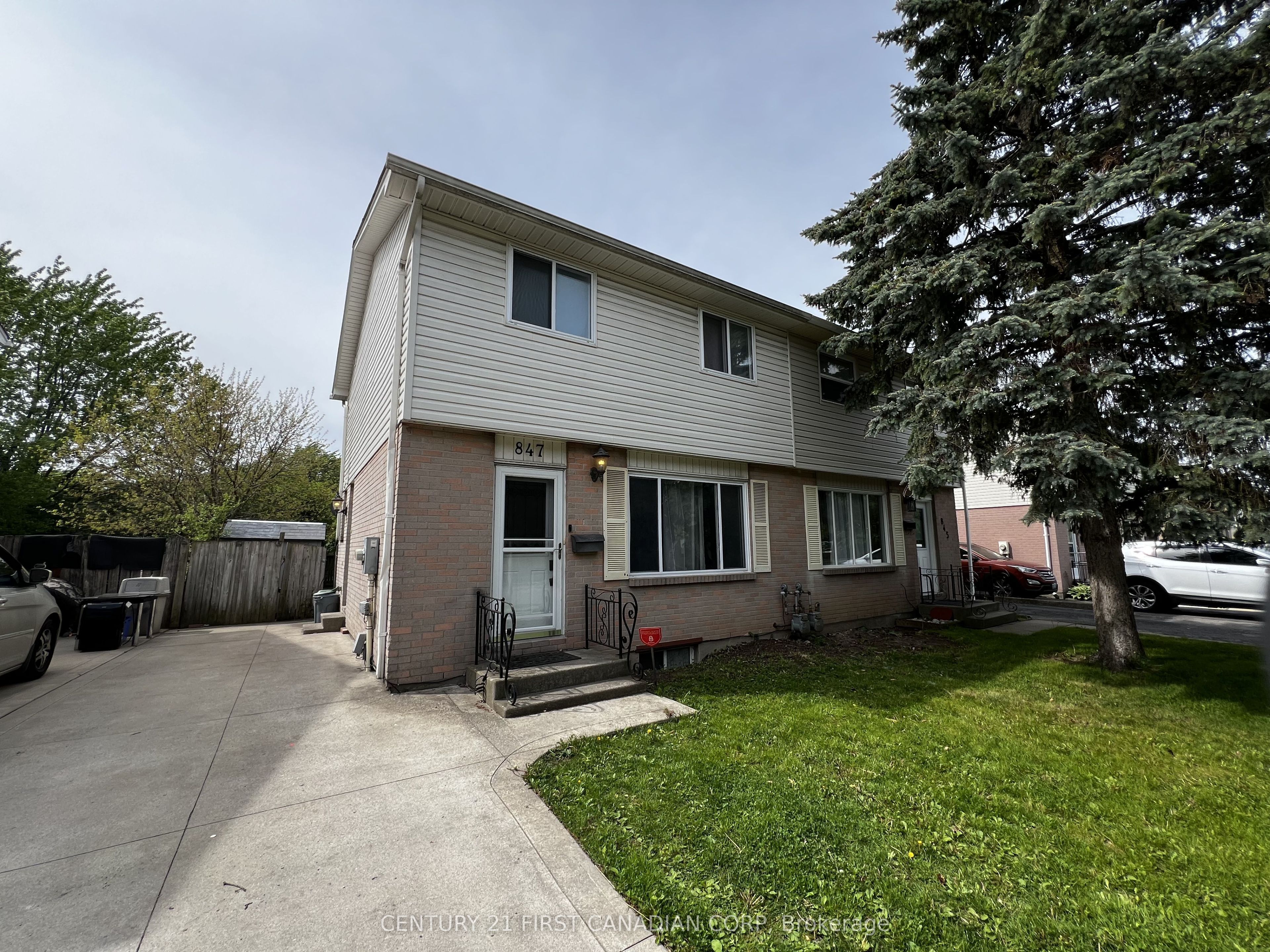 847 Jalna Boulevard Property Photo 3