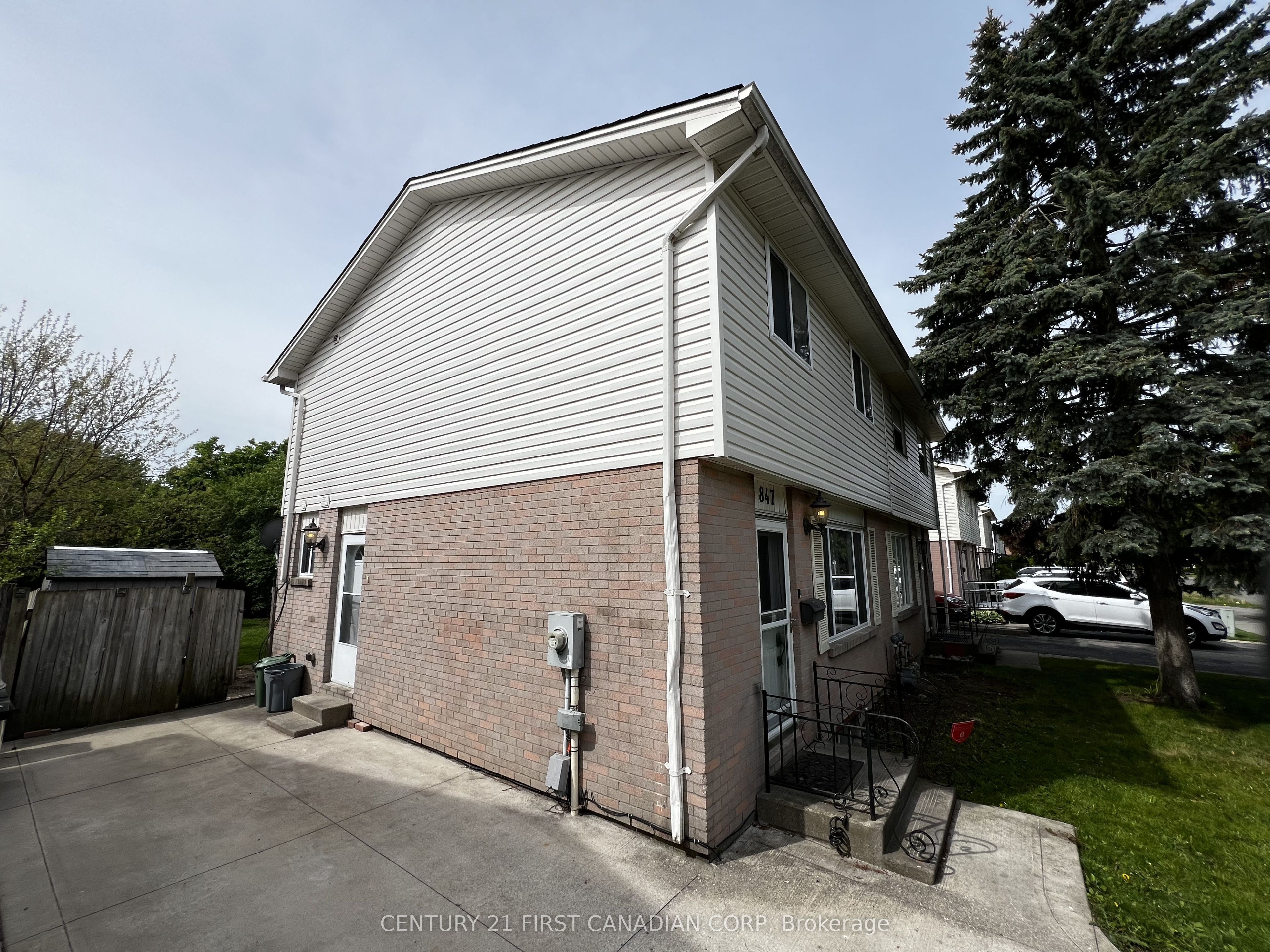 847 Jalna Boulevard Property Photo 4