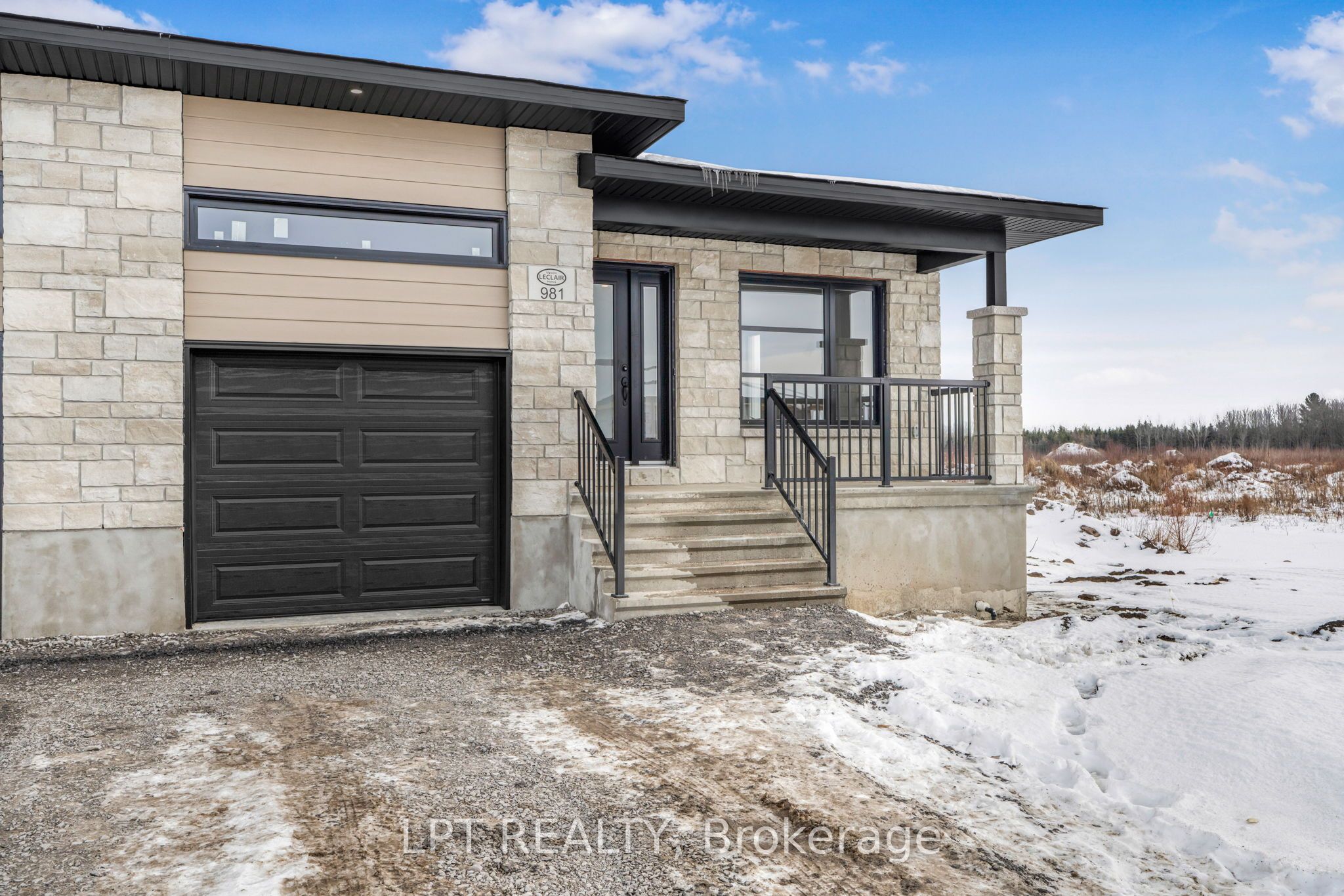 967 Katia Street Property Photo 3