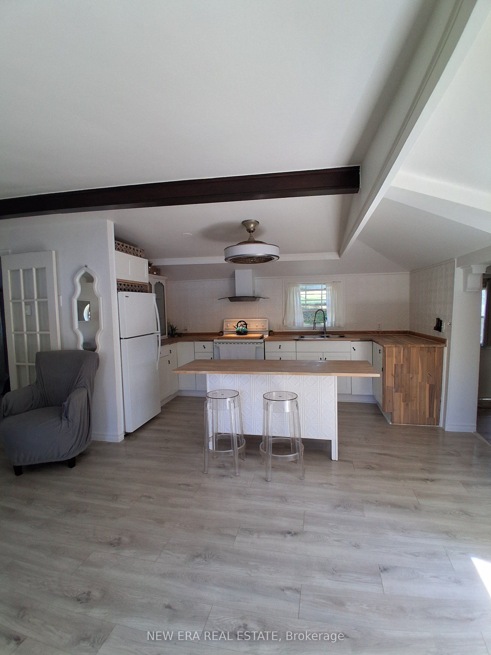 16 Pines Lane Property Photo 11