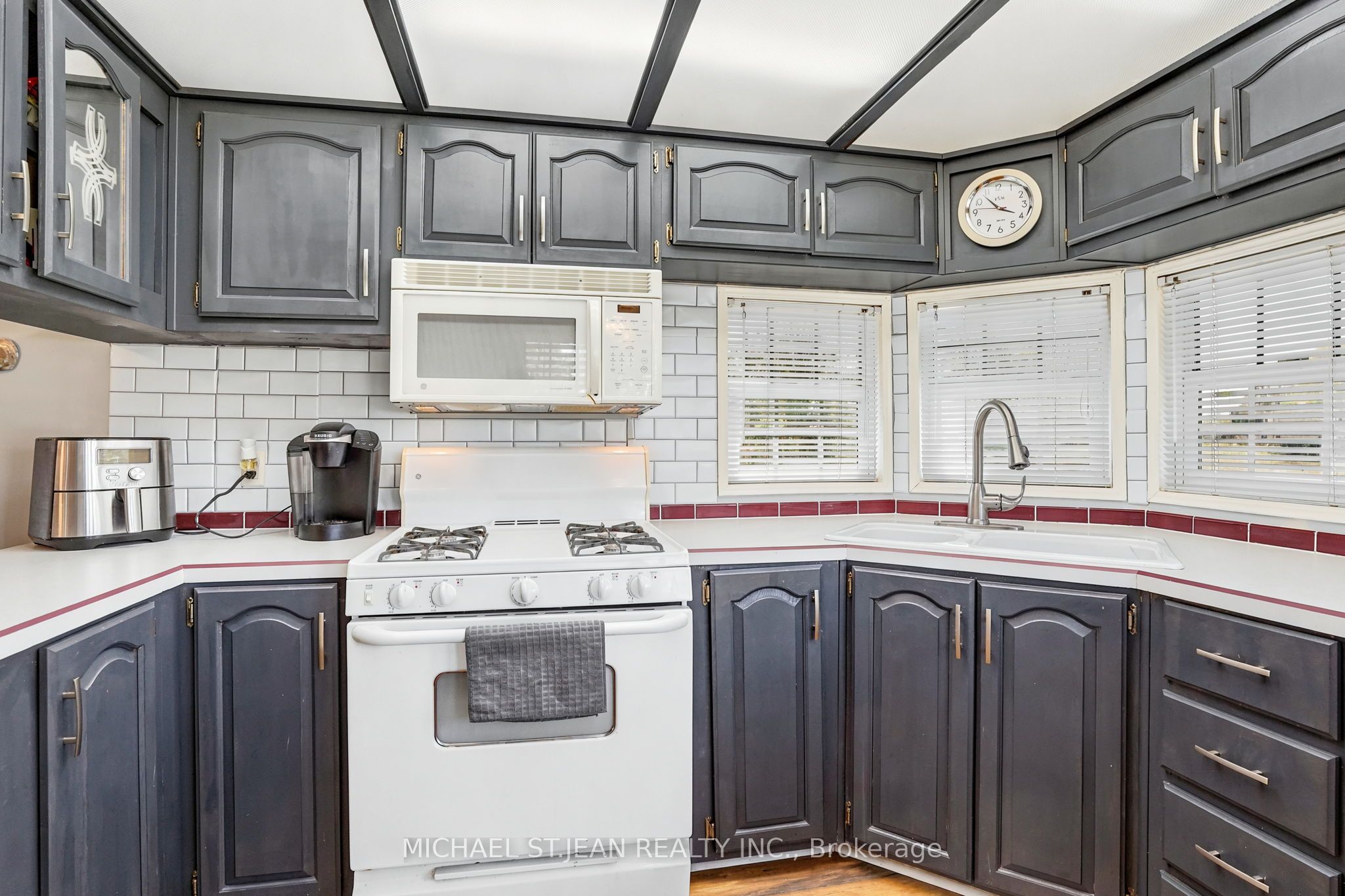 2490 Governors Road B34 Property Photo 11