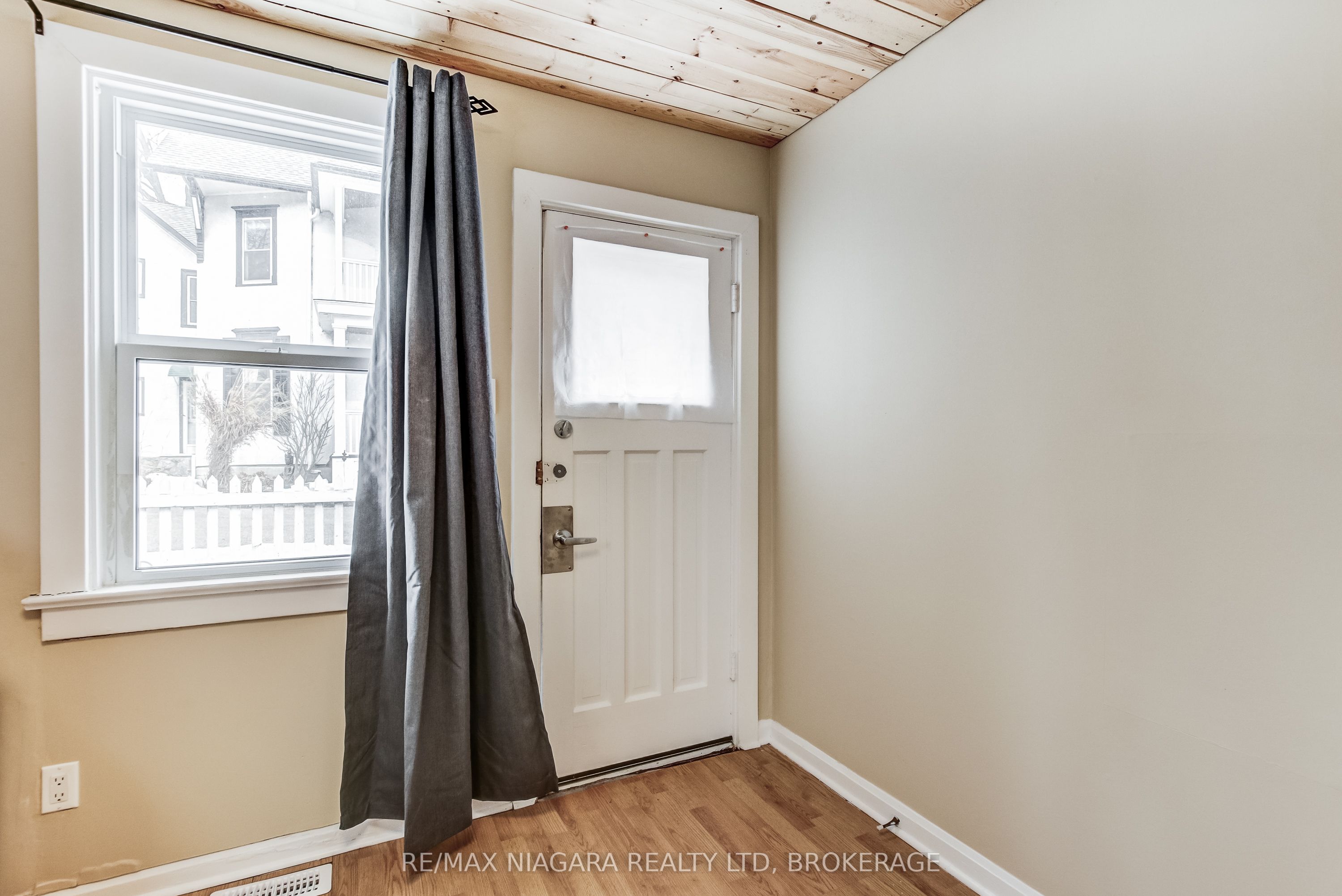 8 Catharine Street Property Photo 18