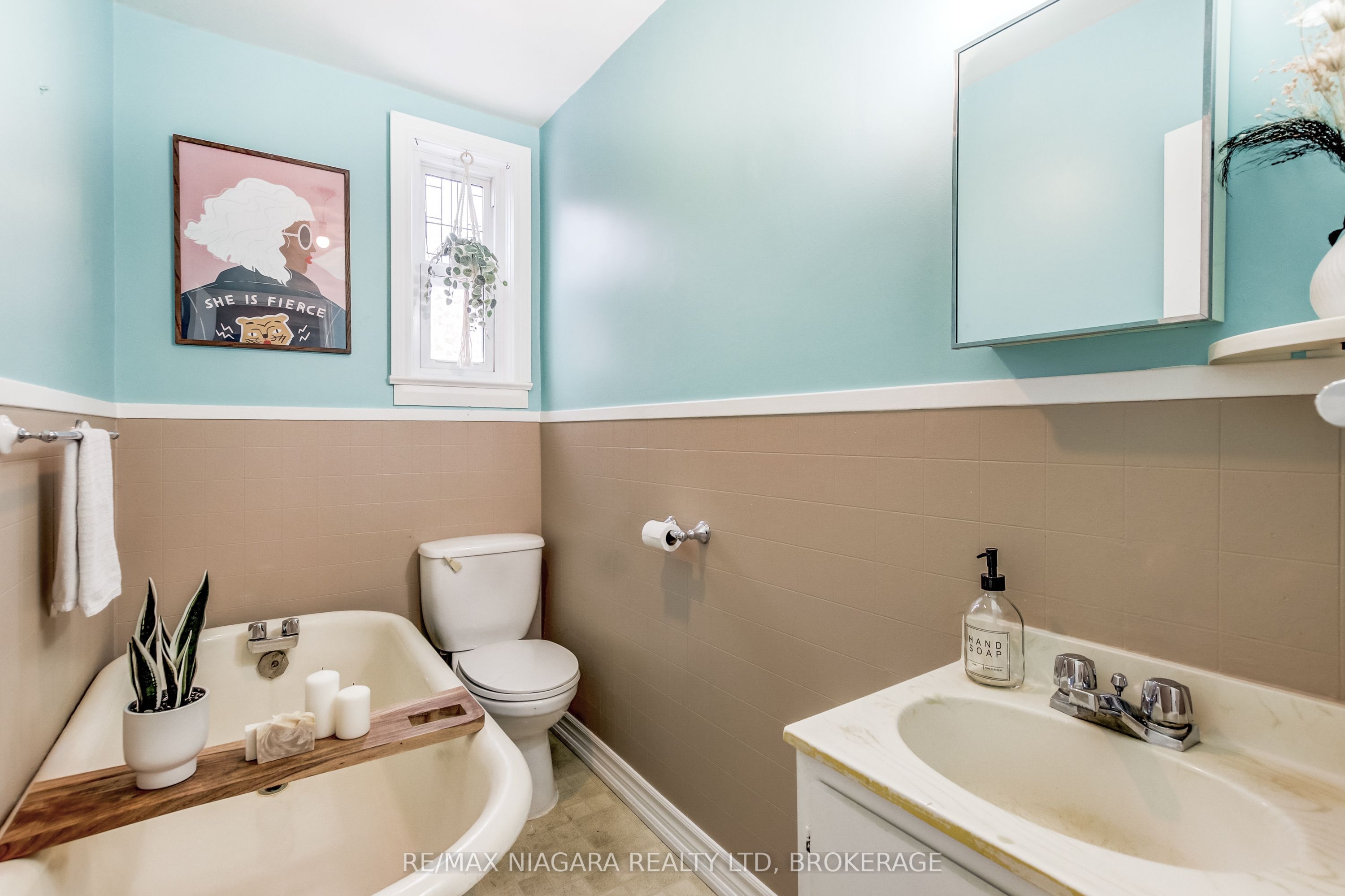 8 Catharine Street Property Photo 39