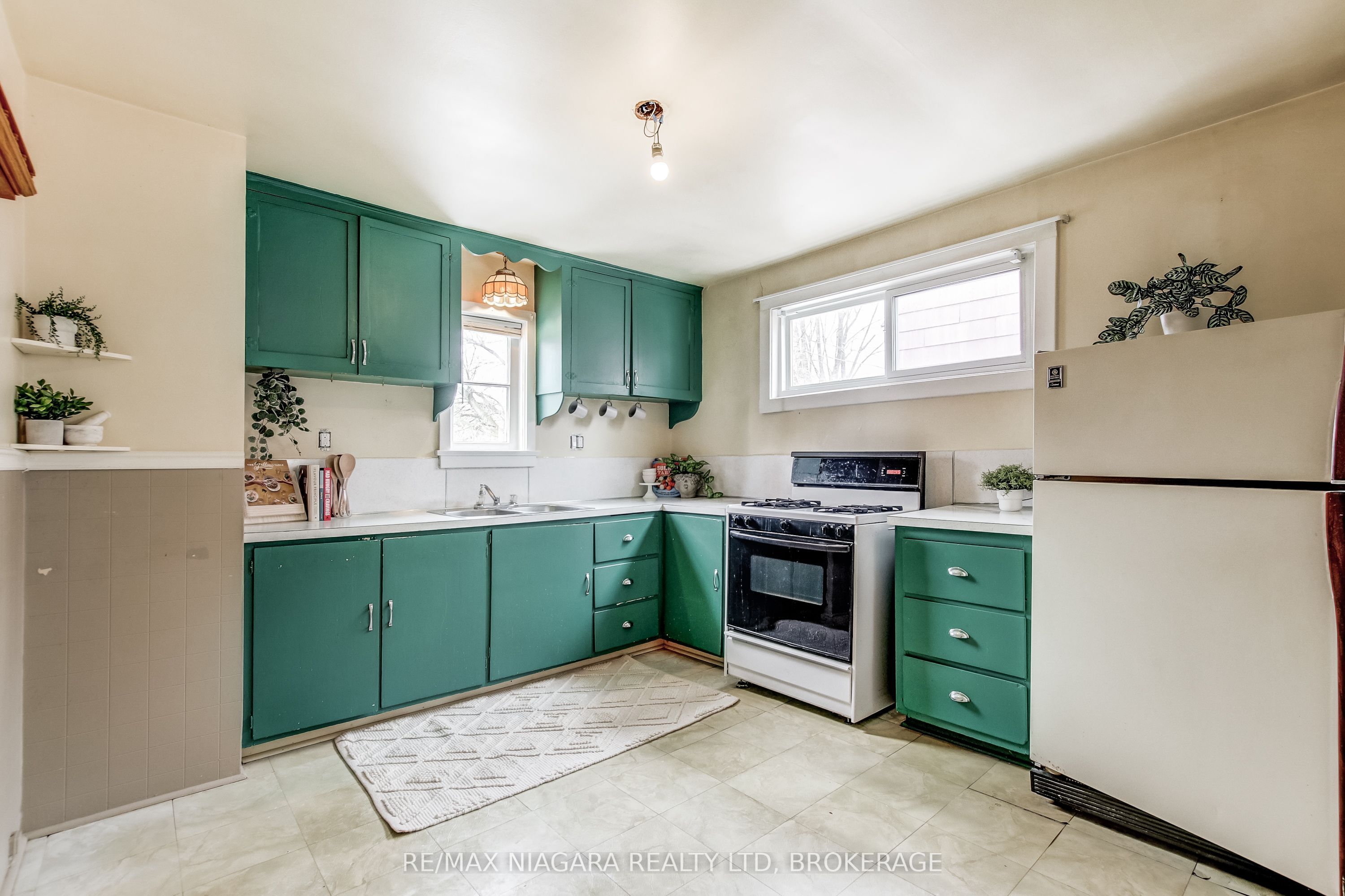 8 Catharine Street Property Photo 40