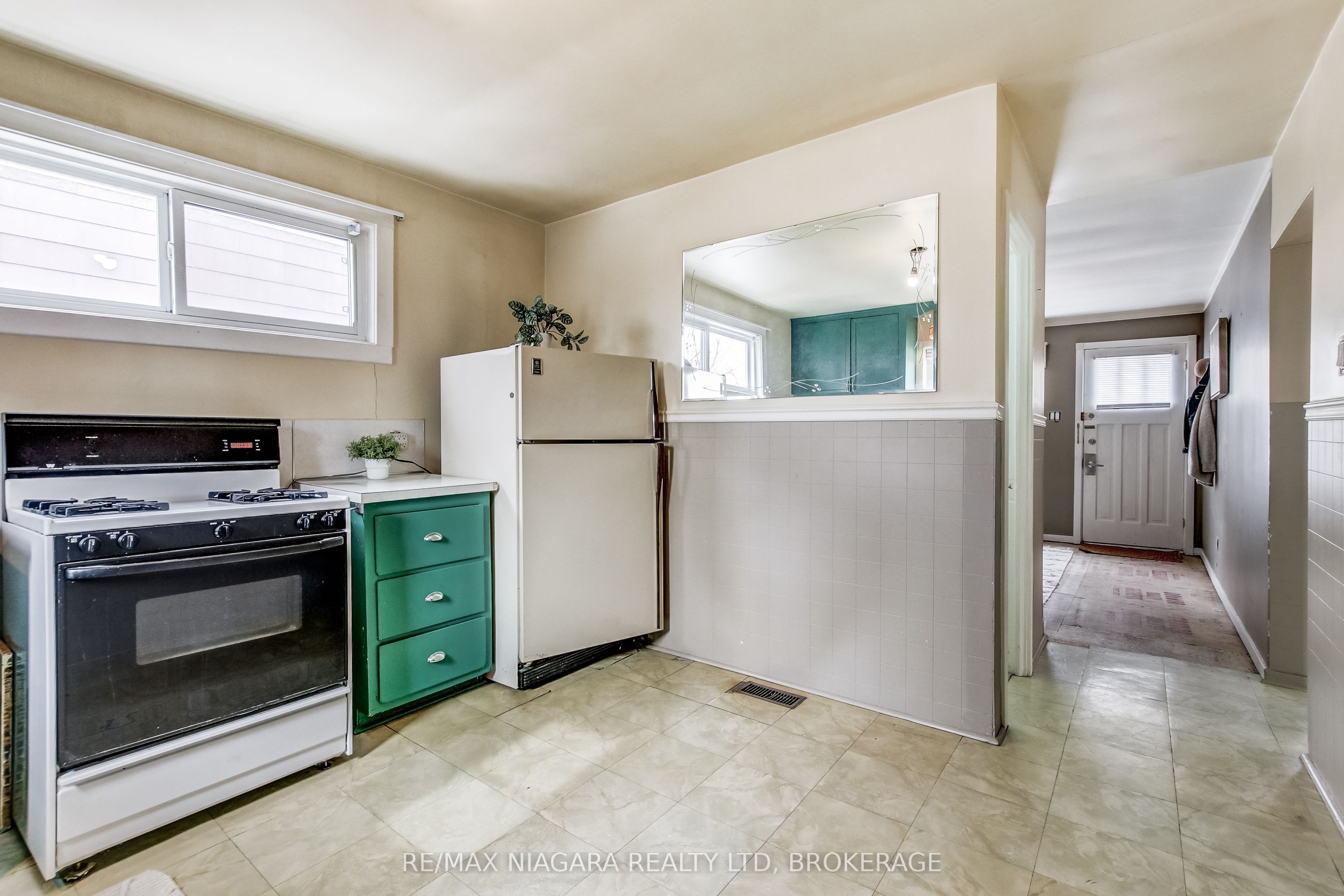 8 Catharine Street Property Photo 41
