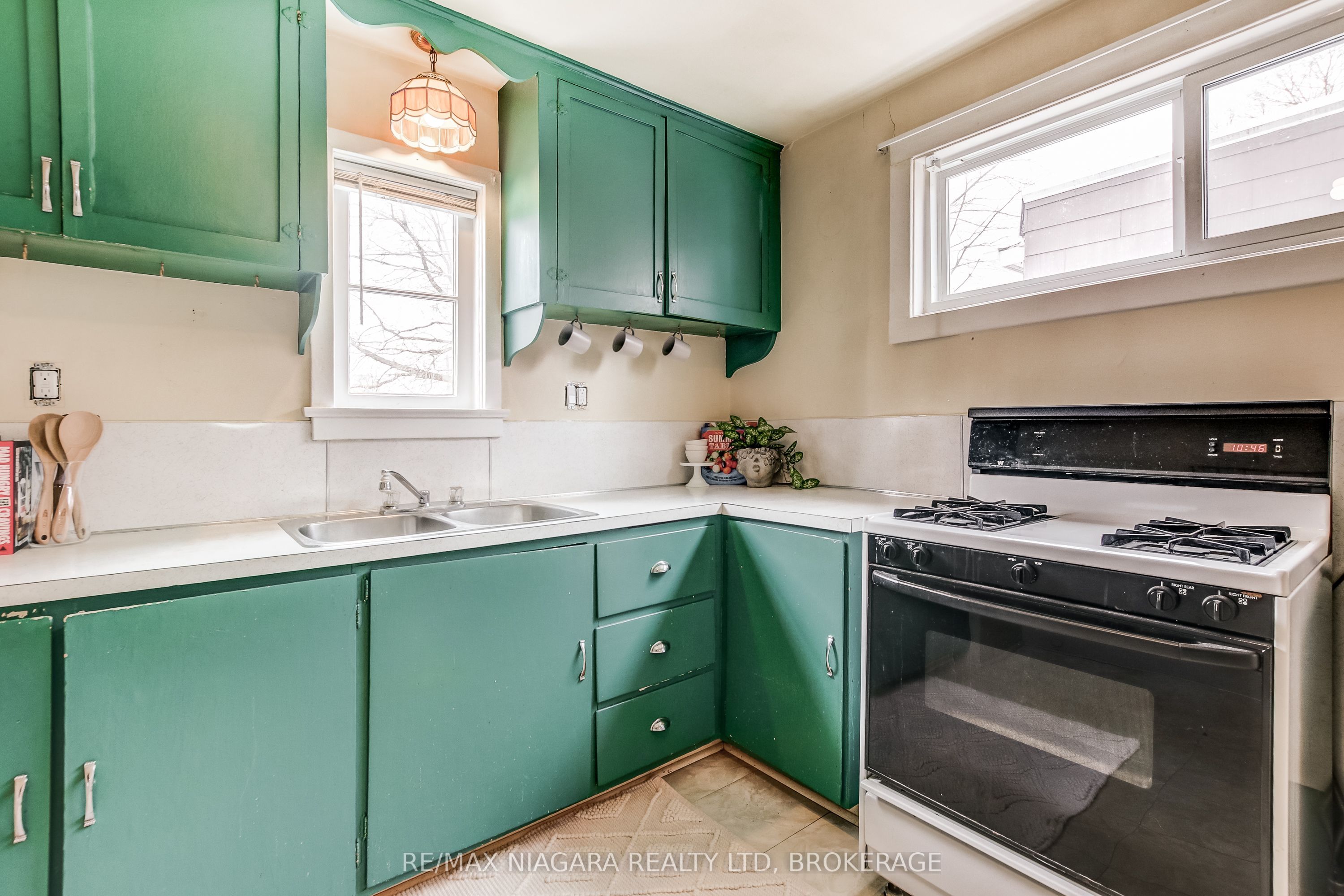 8 Catharine Street Property Photo 43