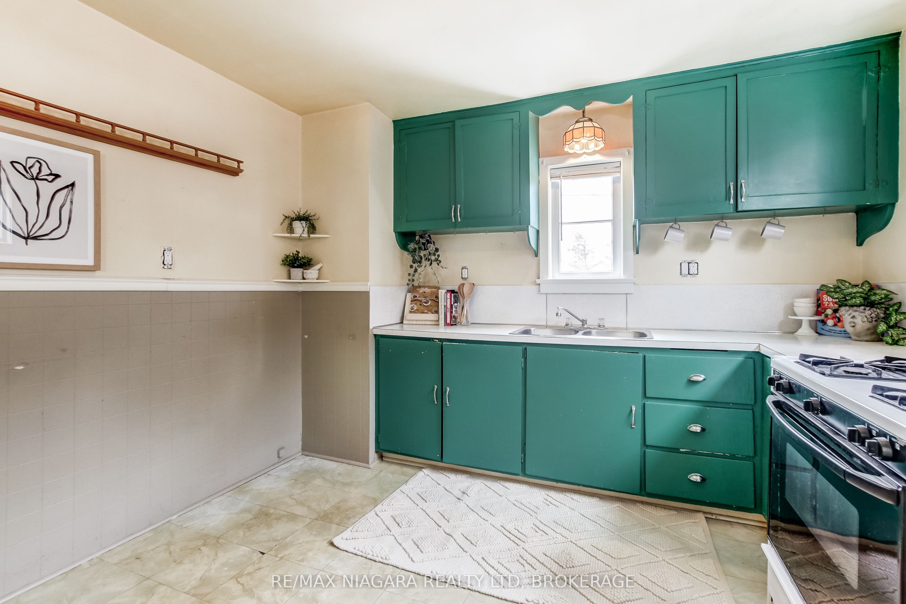8 Catharine Street Property Photo 44
