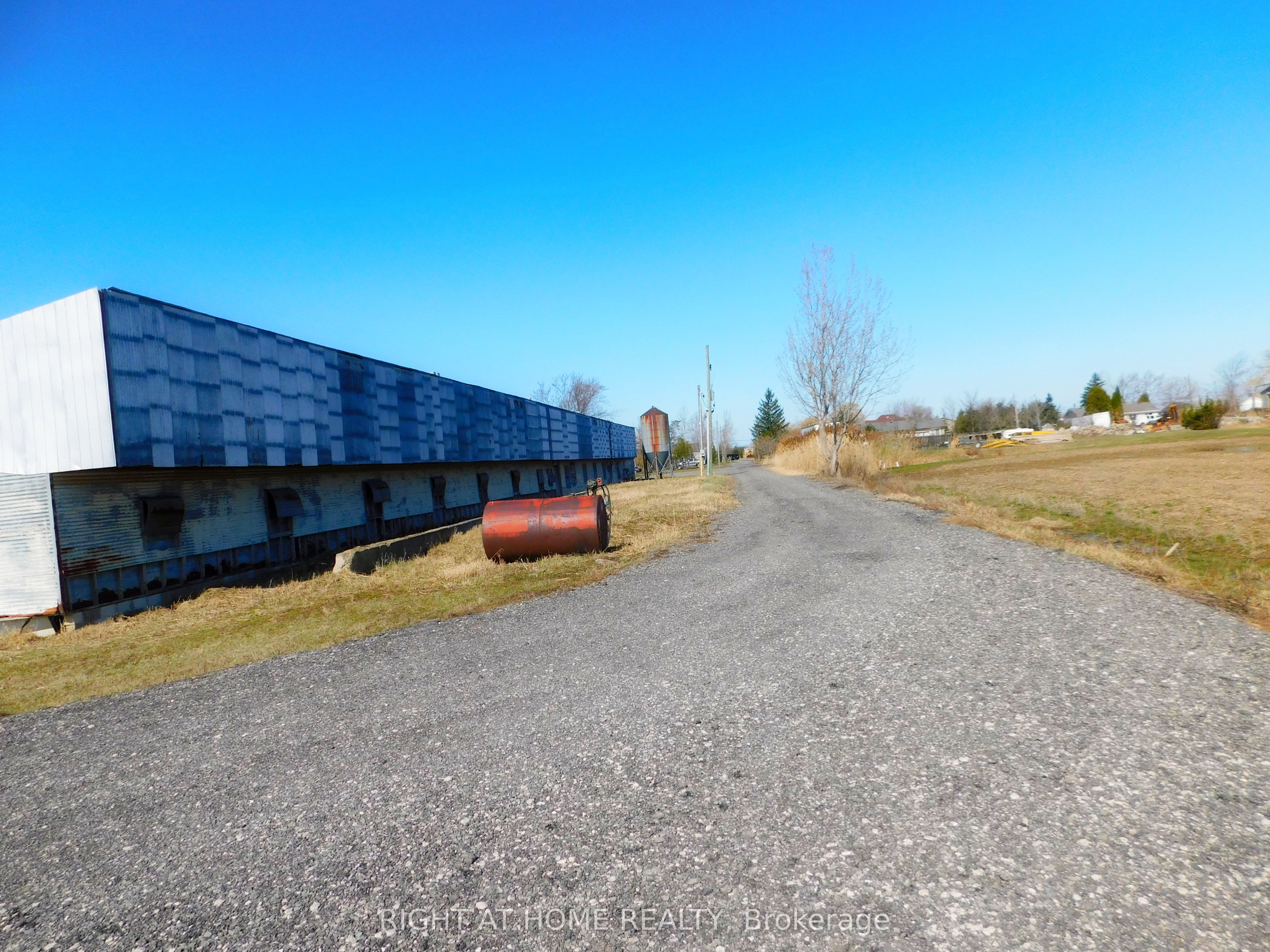 96 Second Road E Property Photo 2