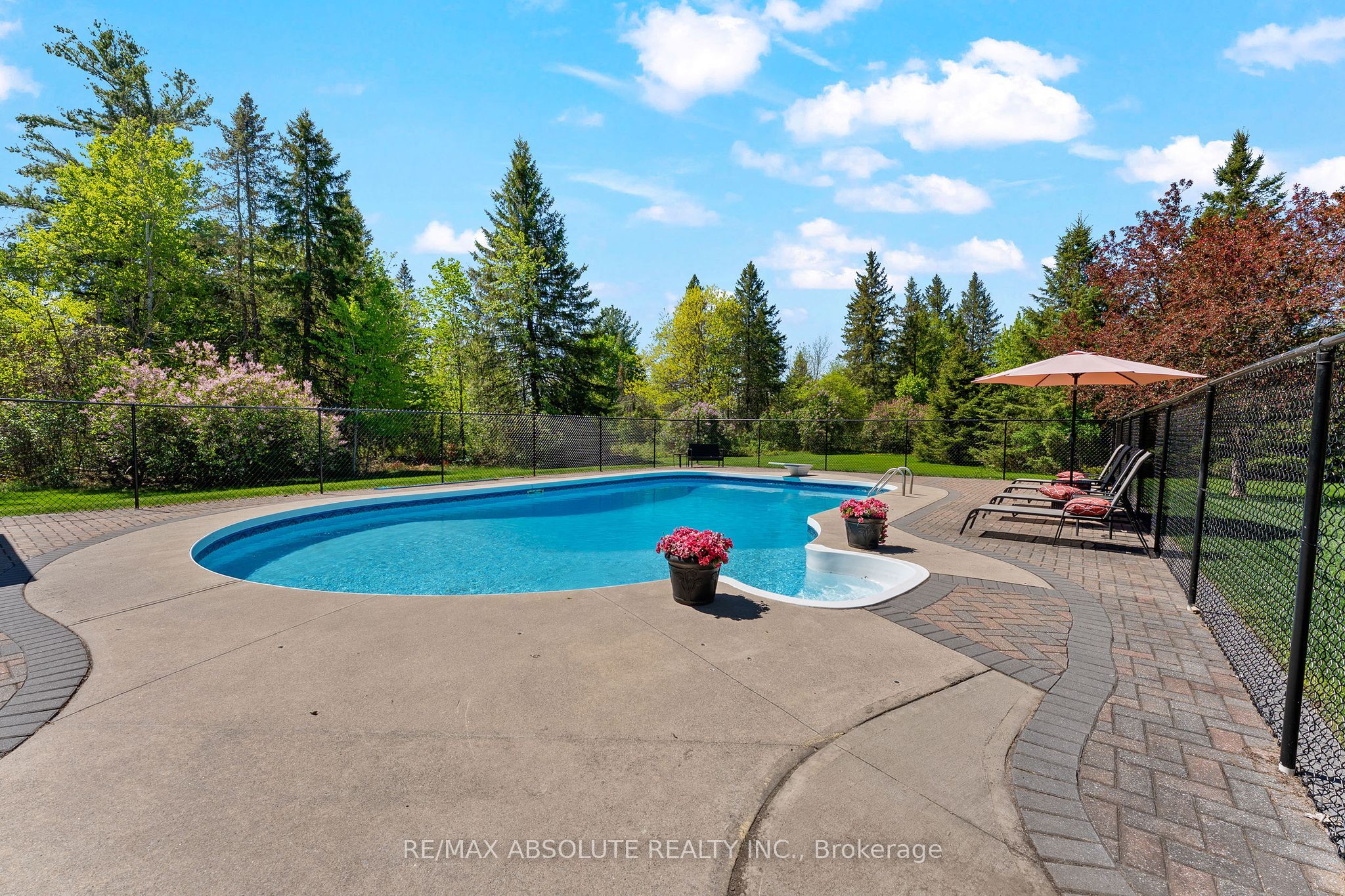 131 Burns Drive Property Photo 6