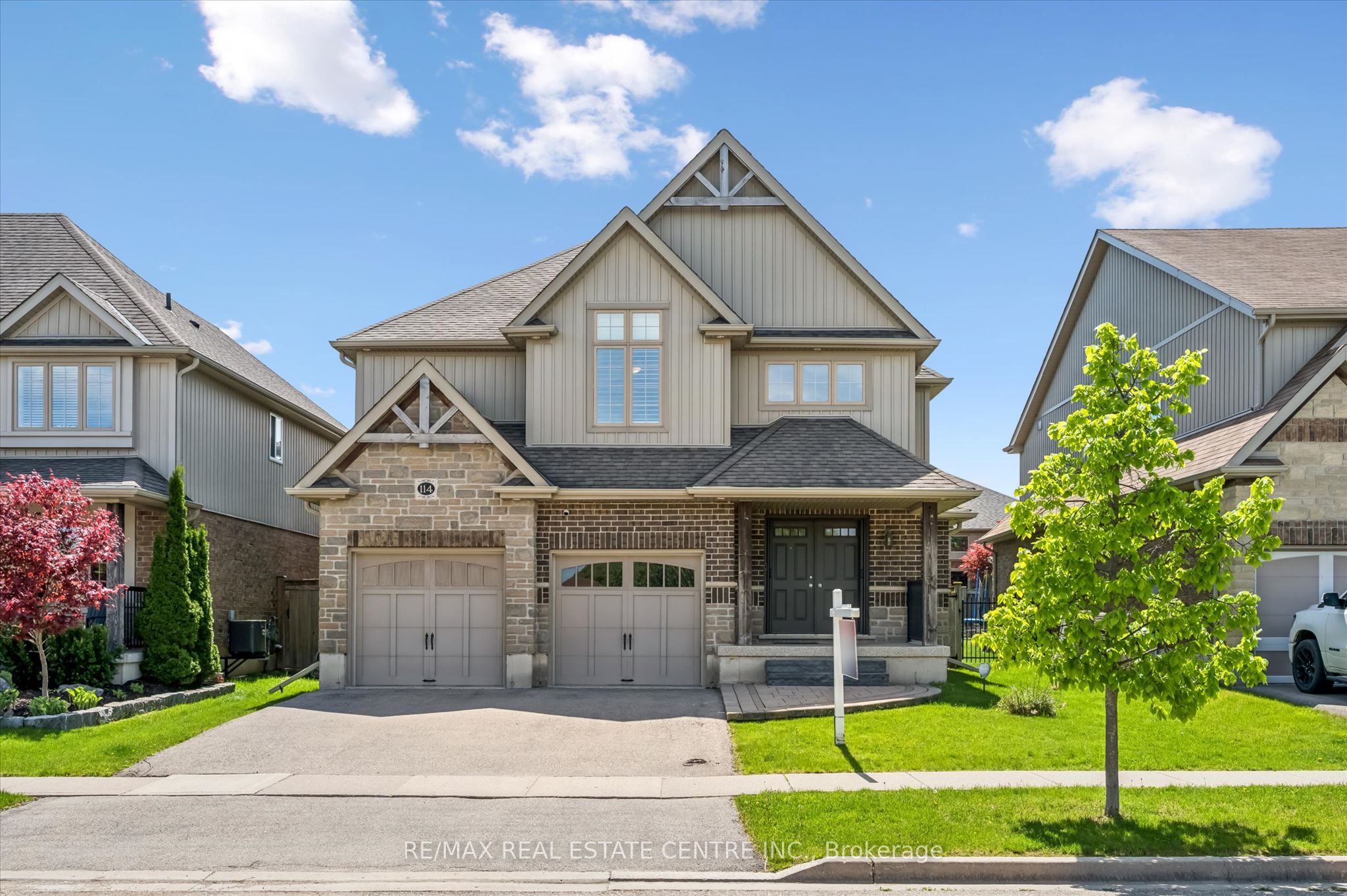 114 Isaac Shantz Drive Property Photo 1