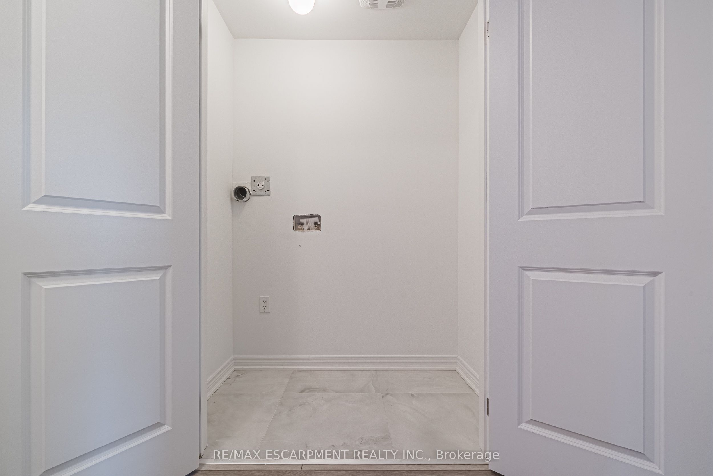 11 Davinci Boulevard Property Photo 22