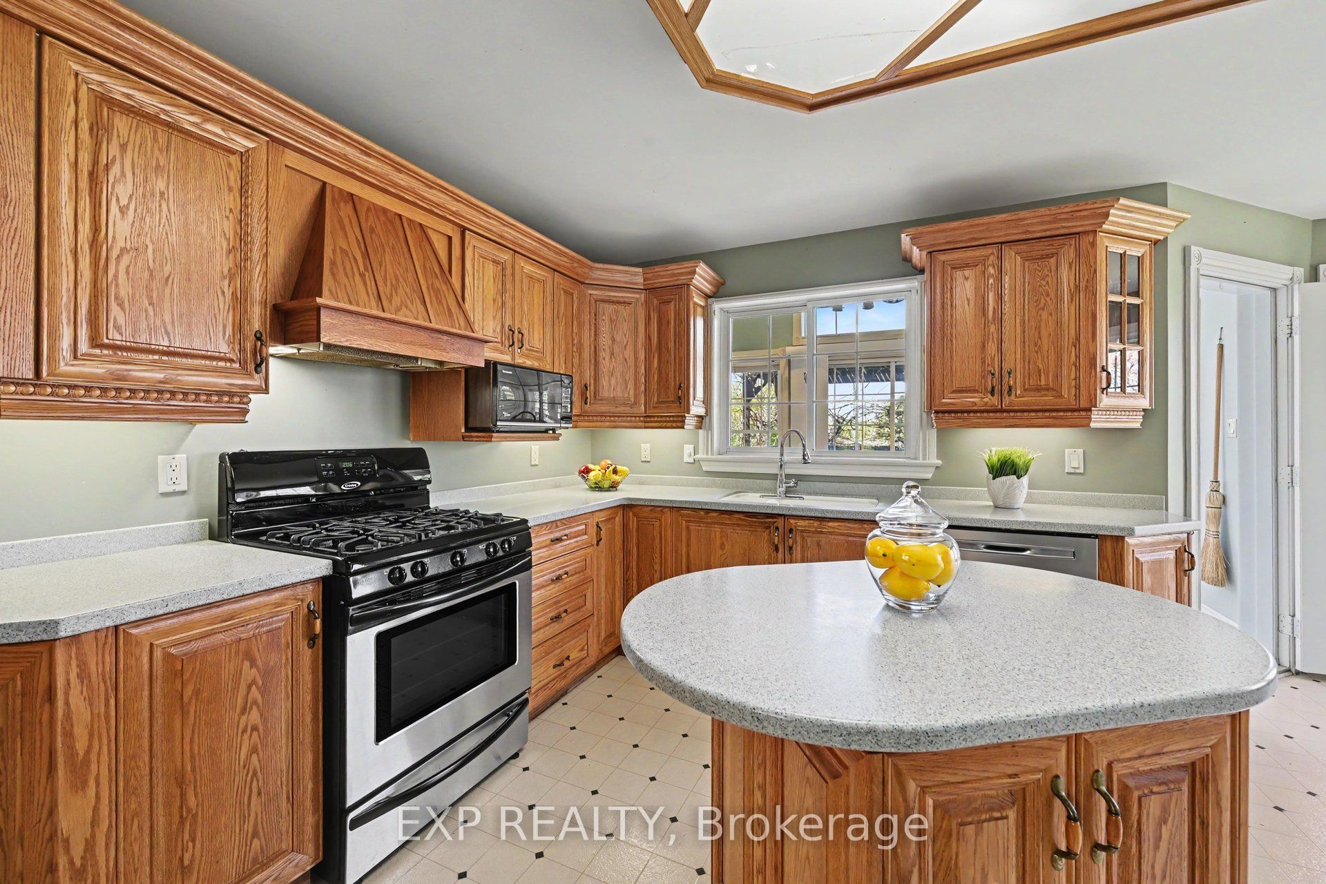 149 Heather Crescent Property Photo 7